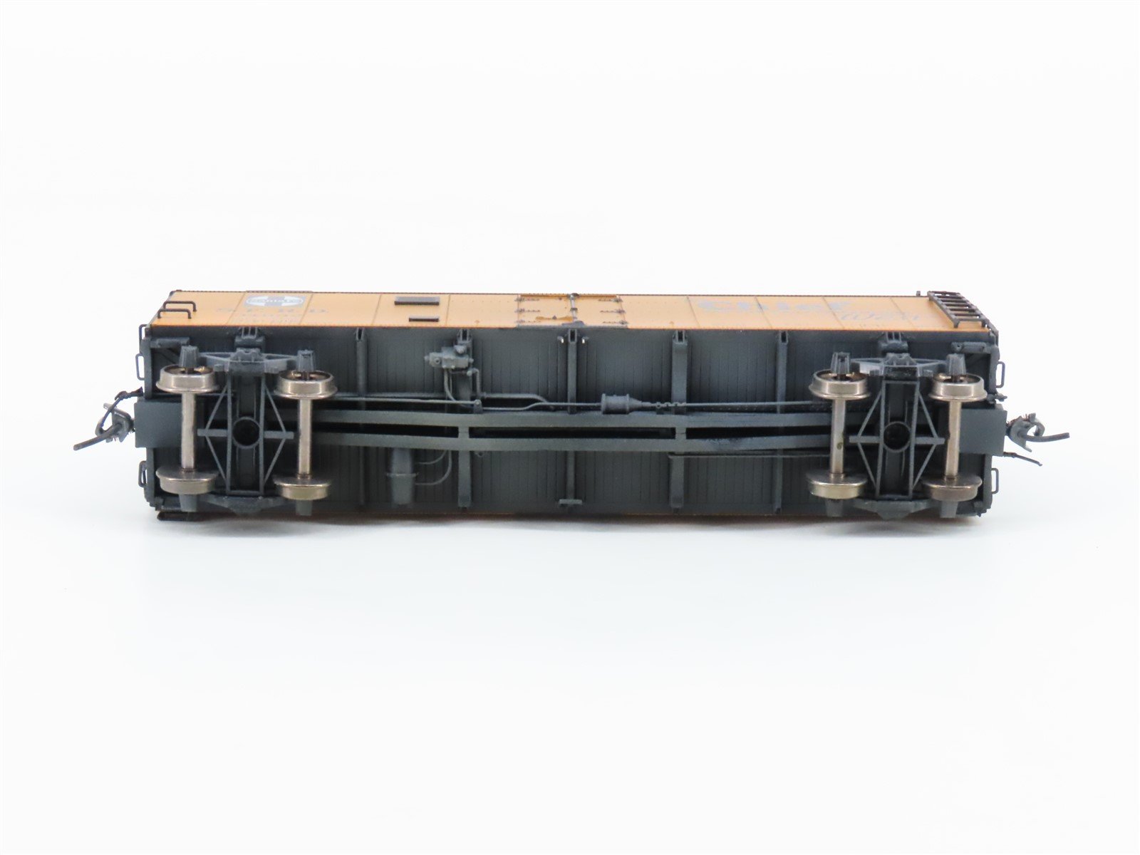 HO Intermountain 46106-28 SFRD Santa Fe 40' Reefer Car #34932 Weathered