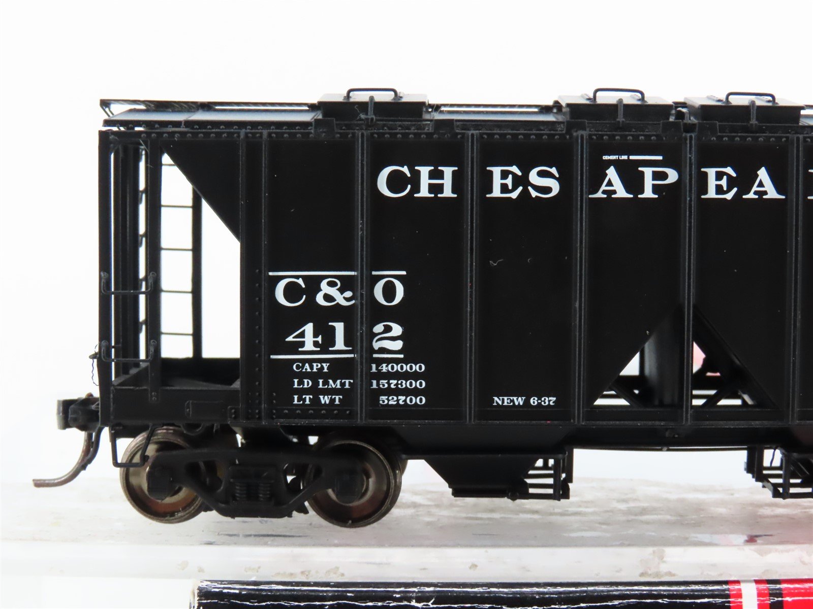 HO Scale Intermountain 48601-04 C&O Chesapeake & Ohio 2-Bay Covered Hopper #412