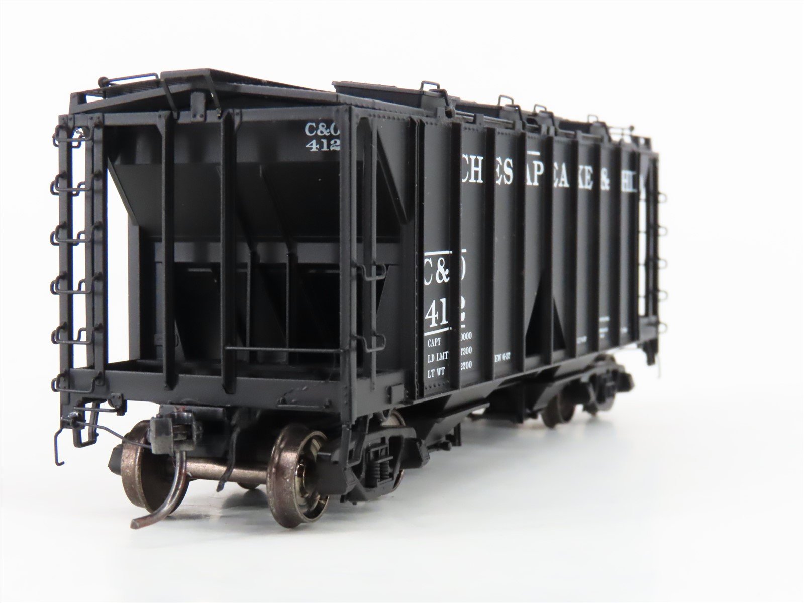 HO Scale Intermountain 48601-04 C&O Chesapeake & Ohio 2-Bay Covered Hopper #412