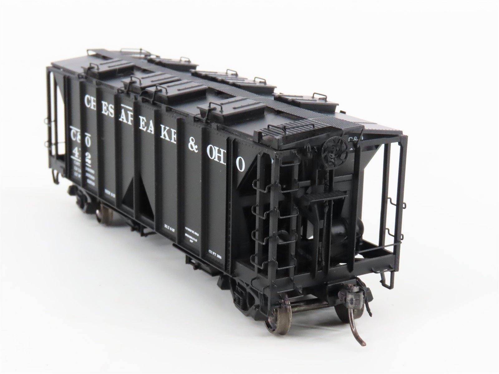 HO Scale Intermountain 48601-04 C&O Chesapeake & Ohio 2-Bay Covered Hopper #412