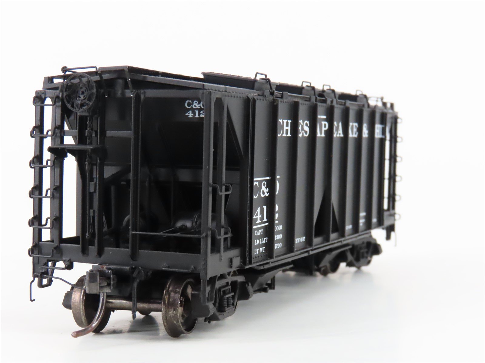 HO Scale Intermountain 48601-04 C&O Chesapeake & Ohio 2-Bay Covered Hopper #412