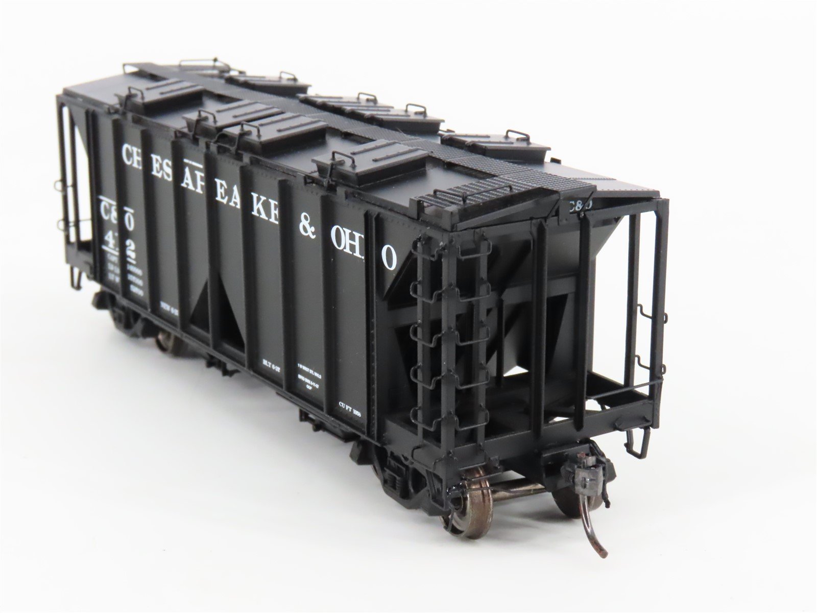 HO Scale Intermountain 48601-04 C&O Chesapeake & Ohio 2-Bay Covered Hopper #412