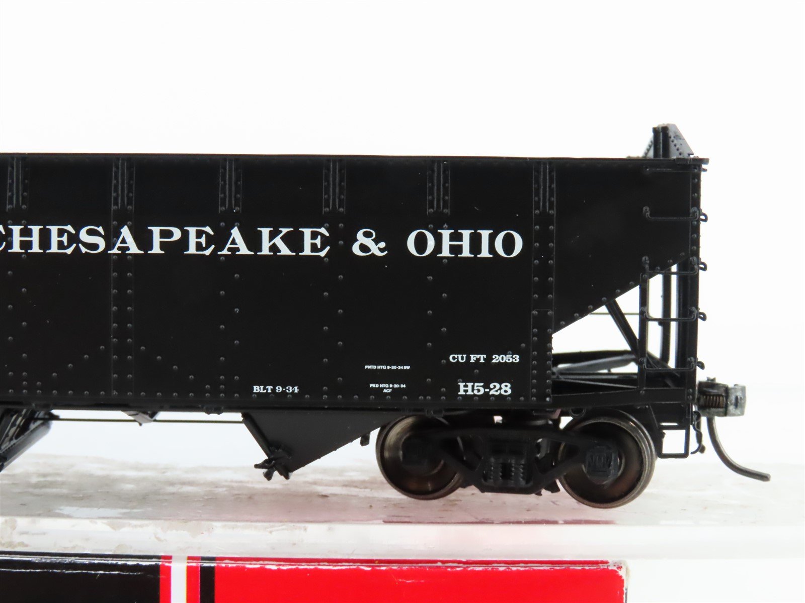 HO Scale Intermountain 47167-01 C&O Chesapeake & Ohio 2-Bay Open Hopper #121004