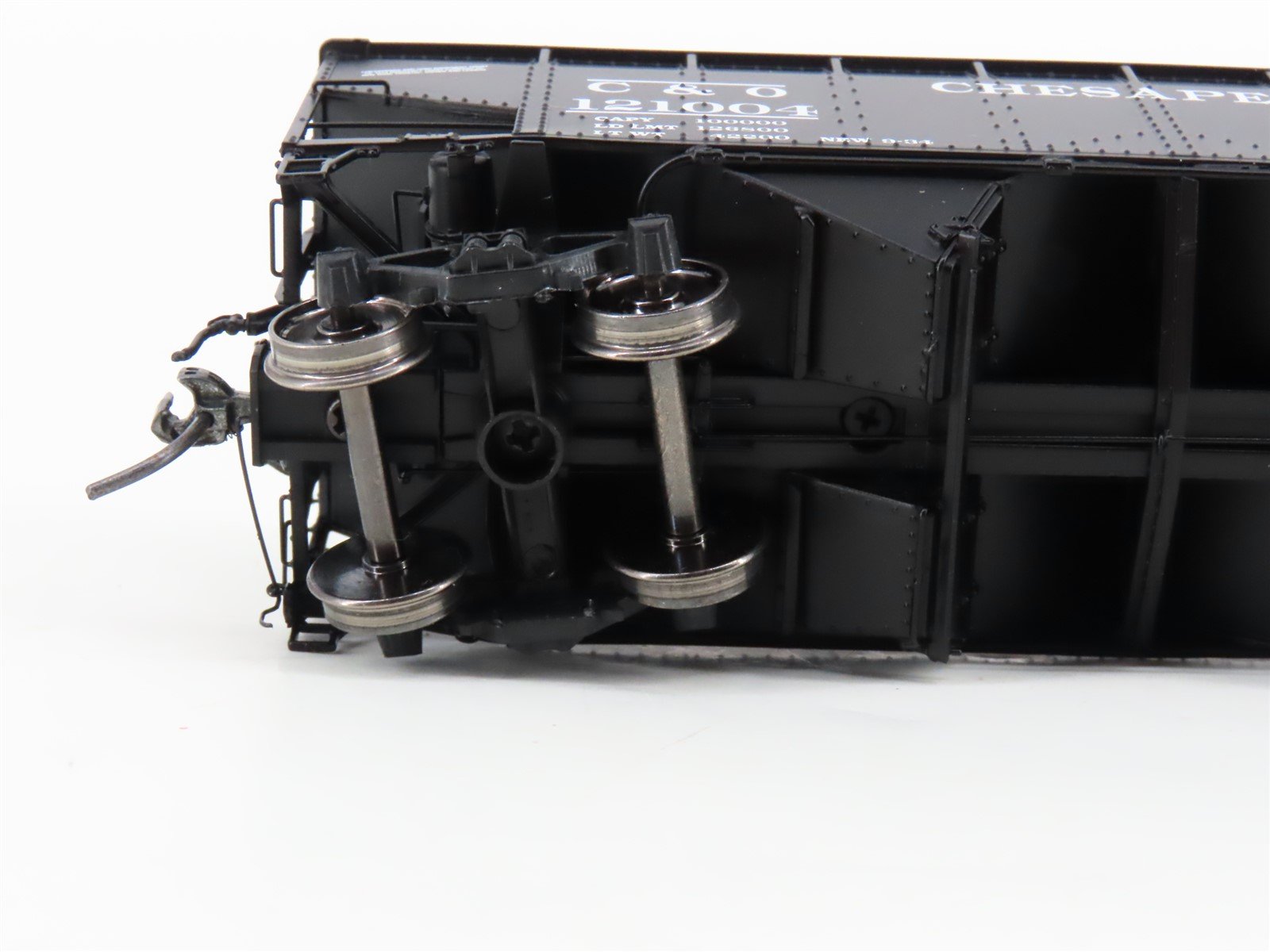 HO Scale Intermountain 47167-01 C&O Chesapeake & Ohio 2-Bay Open Hopper #121004