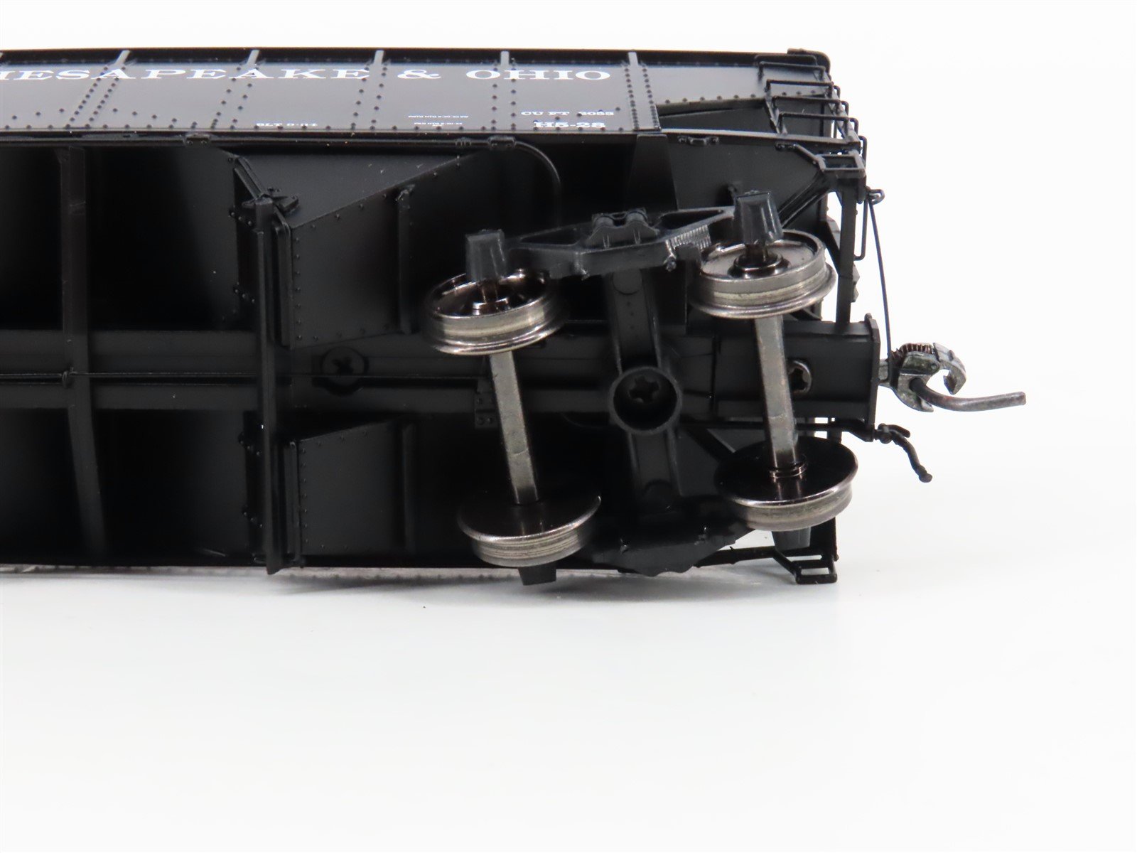 HO Scale Intermountain 47167-01 C&O Chesapeake & Ohio 2-Bay Open Hopper #121004