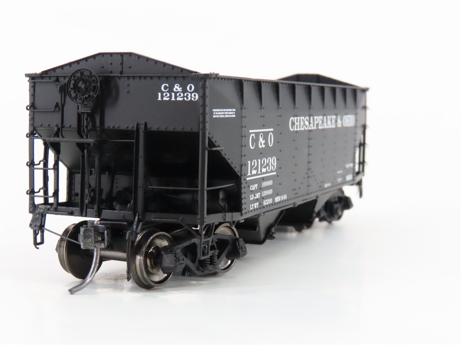 HO Scale Intermountain 47167-04 C&O Chesapeake & Ohio 2-Bay Open Hopper #121239