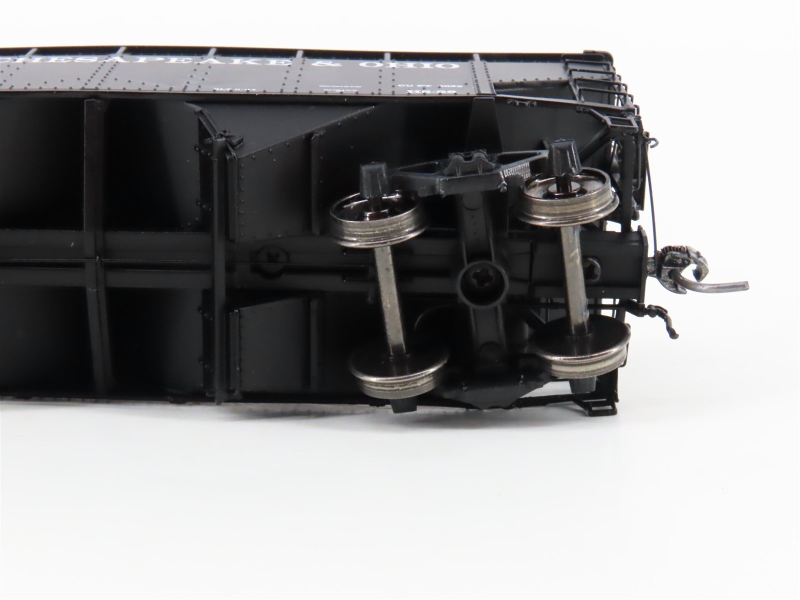 HO Scale Intermountain 47167-04 C&O Chesapeake & Ohio 2-Bay Open Hopper #121239