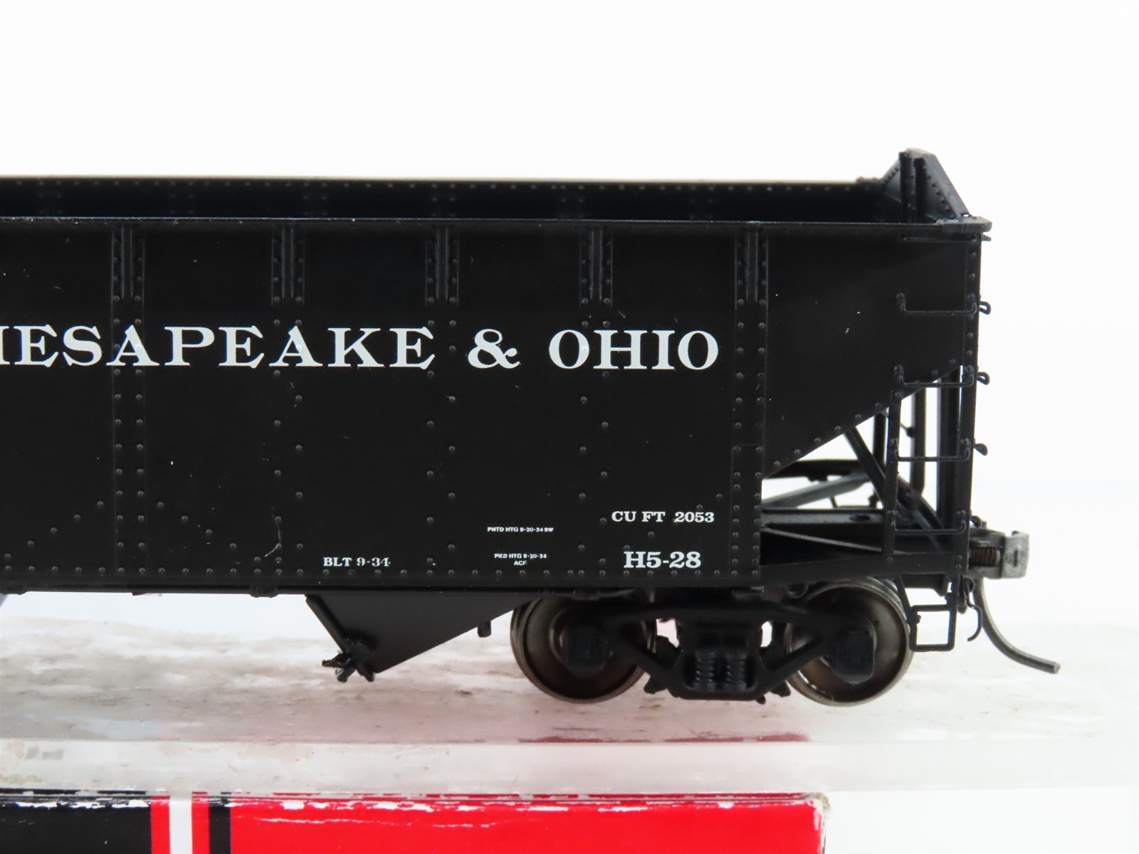 HO Scale Intermountain 47167-02 C&O Chesapeake & Ohio 2-Bay Open Hopper #121055
