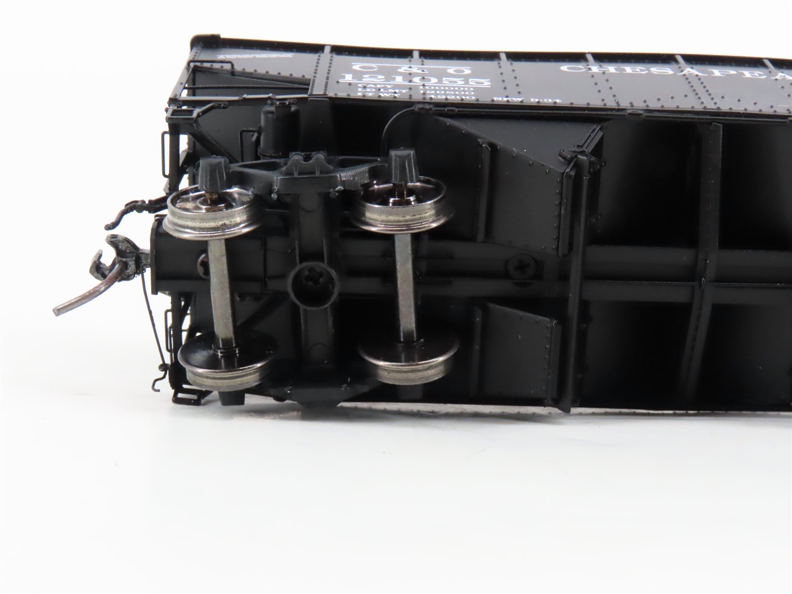 HO Scale Intermountain 47167-02 C&O Chesapeake & Ohio 2-Bay Open Hopper #121055