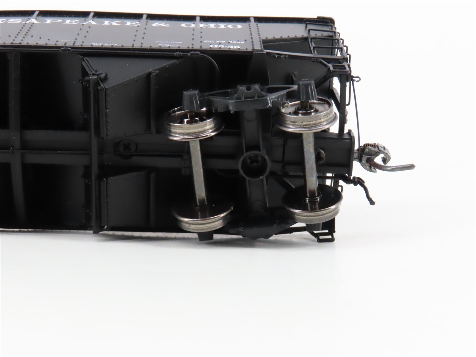 HO Scale Intermountain 47167-02 C&O Chesapeake & Ohio 2-Bay Open Hopper #121055