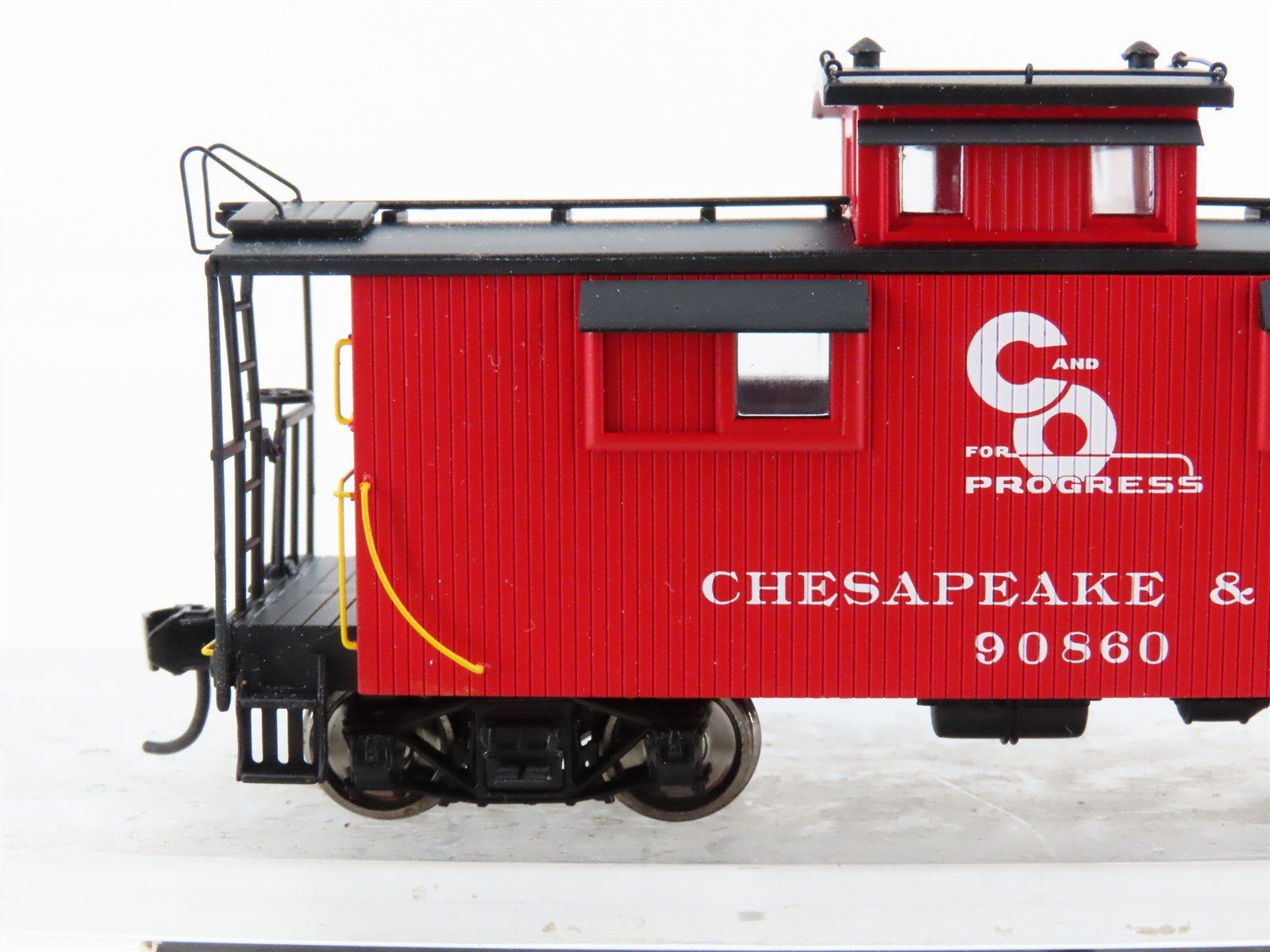 HO Scale Walthers Proto 920-103156 C&O Chesapeake & Ohio 25' Caboose #90860