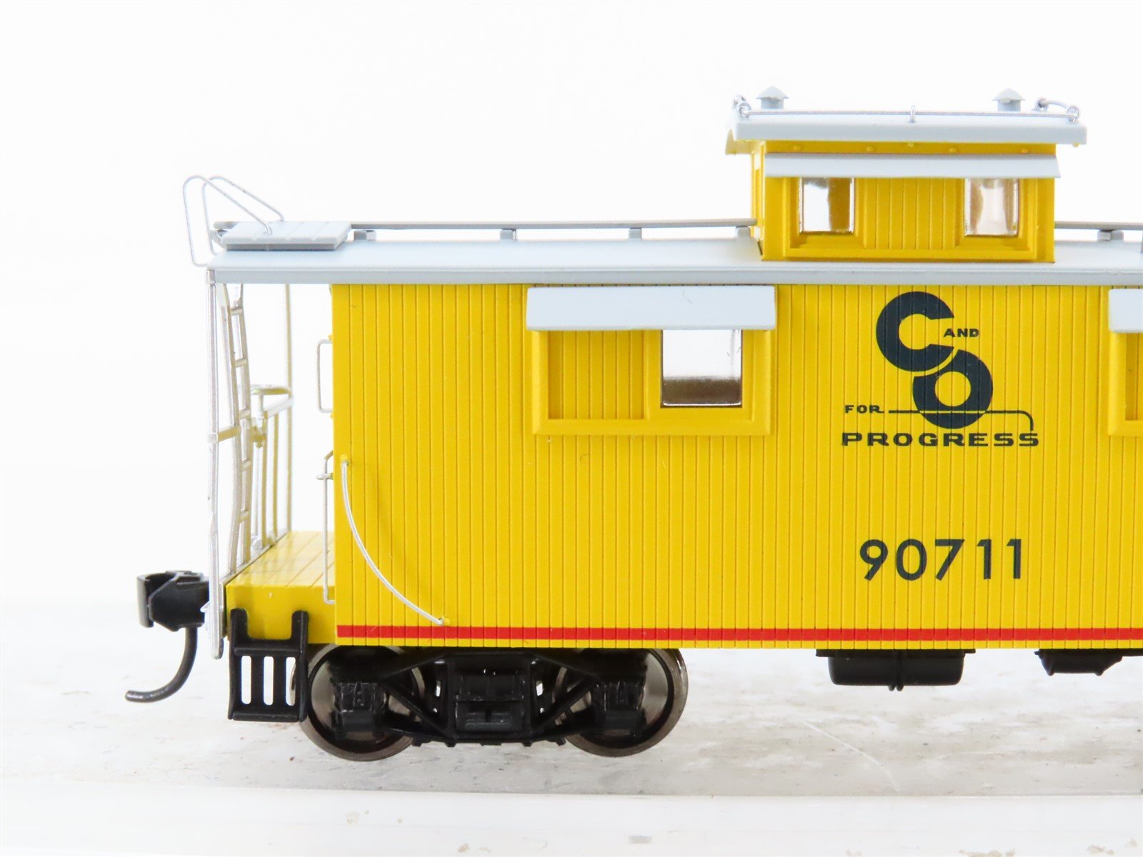 HO Scale Walthers Proto 920-103157 C&O Chesapeake & Ohio 25' Caboose #90711
