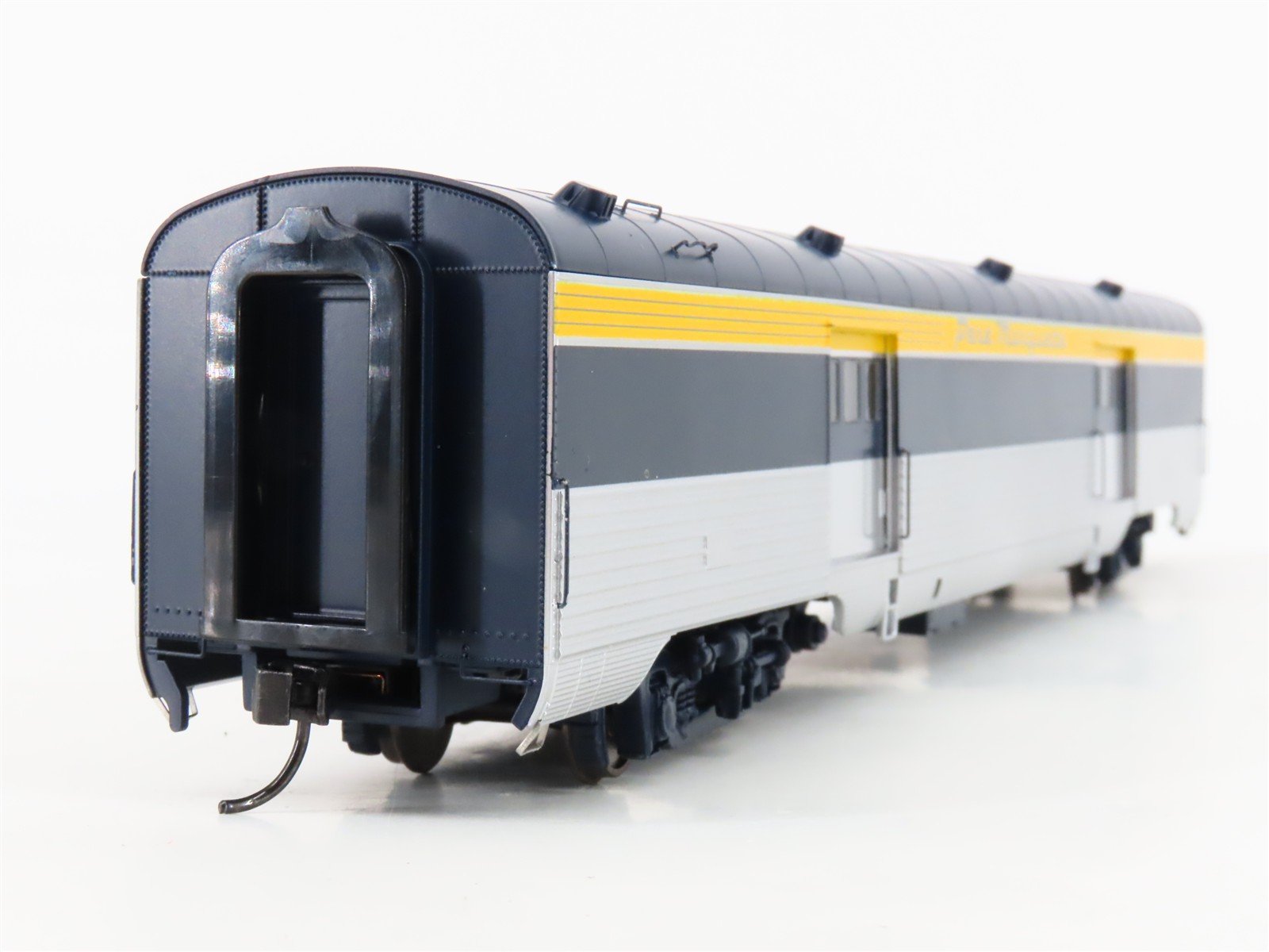 HO Scale Walthers Proto 920-9361 C&O Chesapeake Ohio 72' Baggage Passenger Car