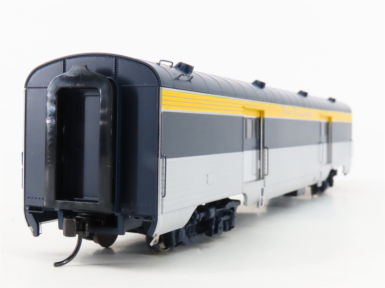 HO Scale Walthers Proto 920-9361 C&O Chesapeake Ohio 72' Baggage Passenger Car