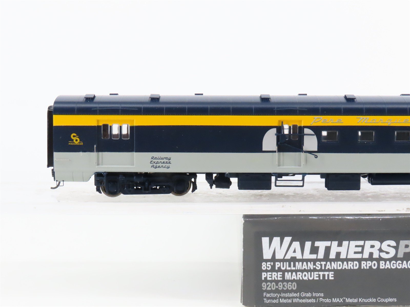 HO Walthers Proto 920-9360 PM Pere Marquette 85' RPO Baggage Passenger Car
