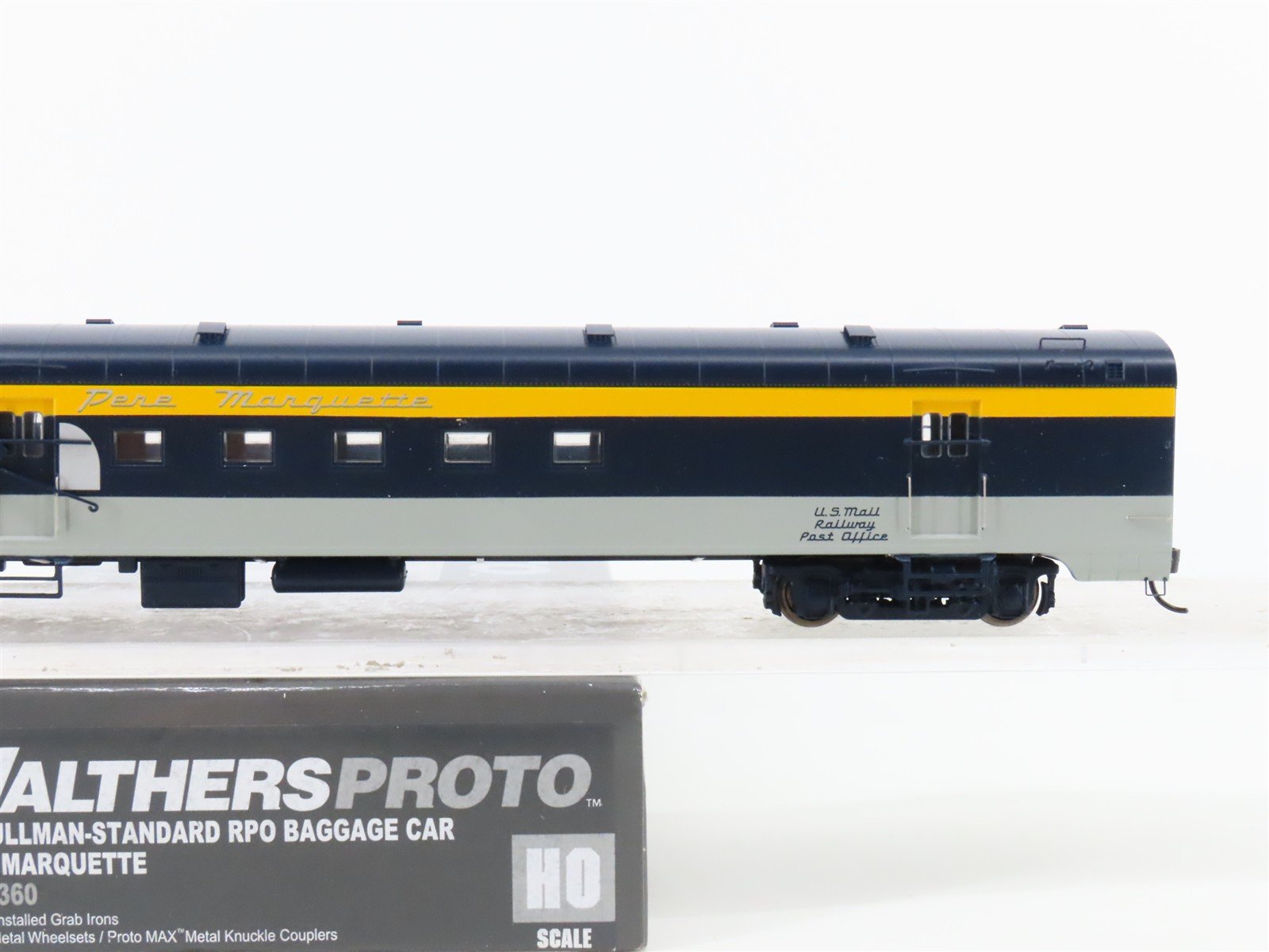 HO Walthers Proto 920-9360 PM Pere Marquette 85' RPO Baggage Passenger Car