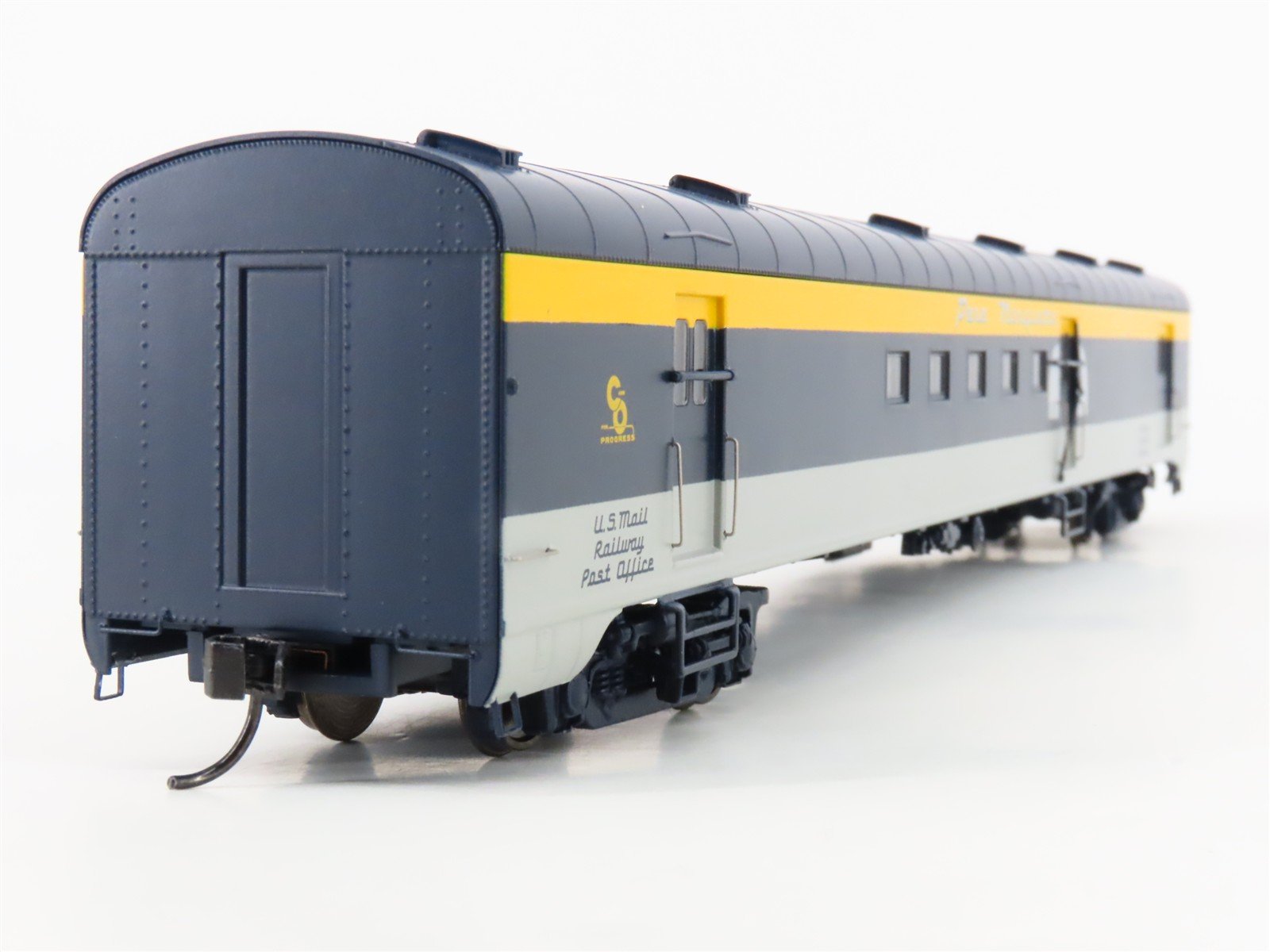 HO Walthers Proto 920-9360 PM Pere Marquette 85' RPO Baggage Passenger Car