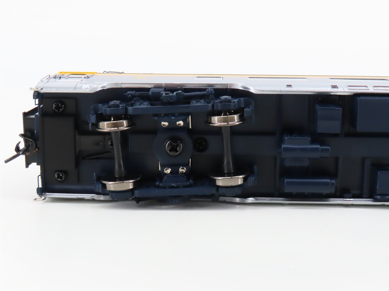 HO Scale Walthers Proto 920-9362 C&O Chesapeake Ohio 85' Coach Passenger Car