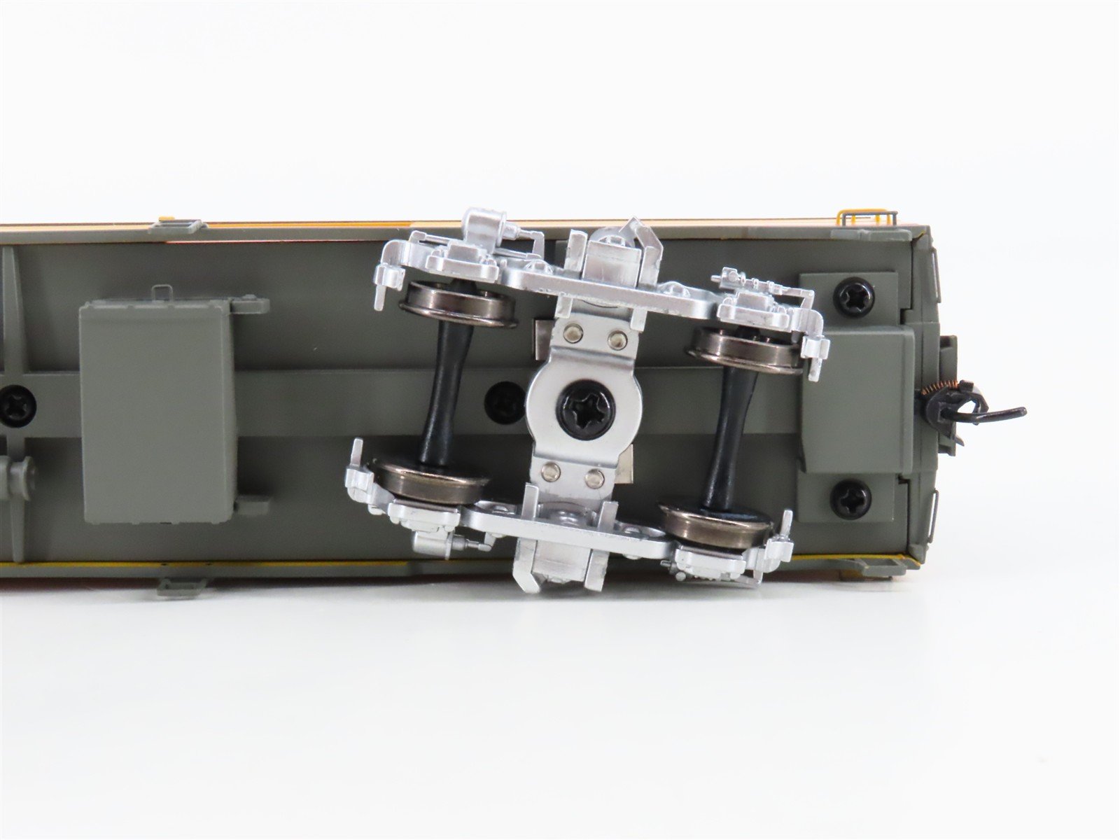 HO Walthers Proto 920-9141 MILW Hiawatha 75' Baggage Passenger #1318 w/ Lighting