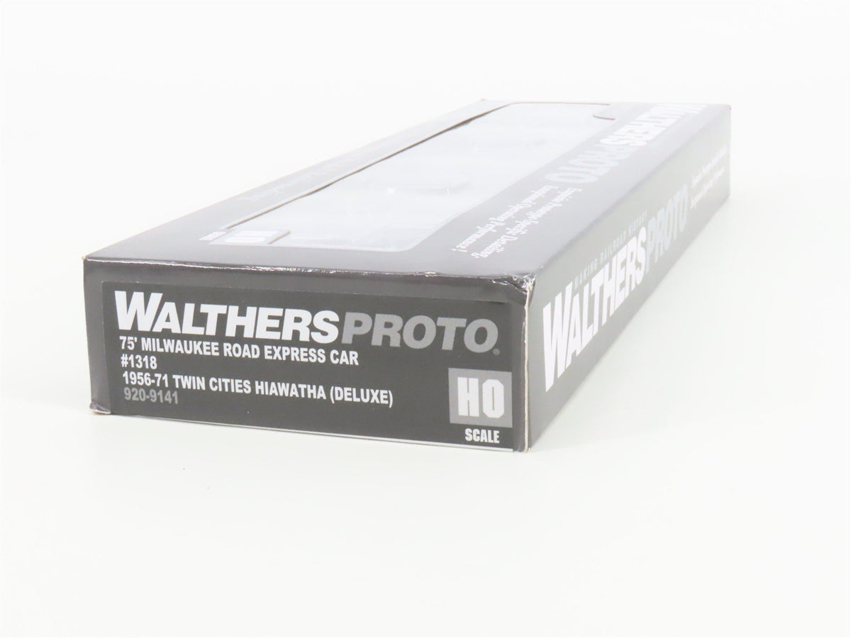 HO Walthers Proto 920-9141 MILW Hiawatha 75&#39; Baggage Passenger #1318 w/ Lighting
