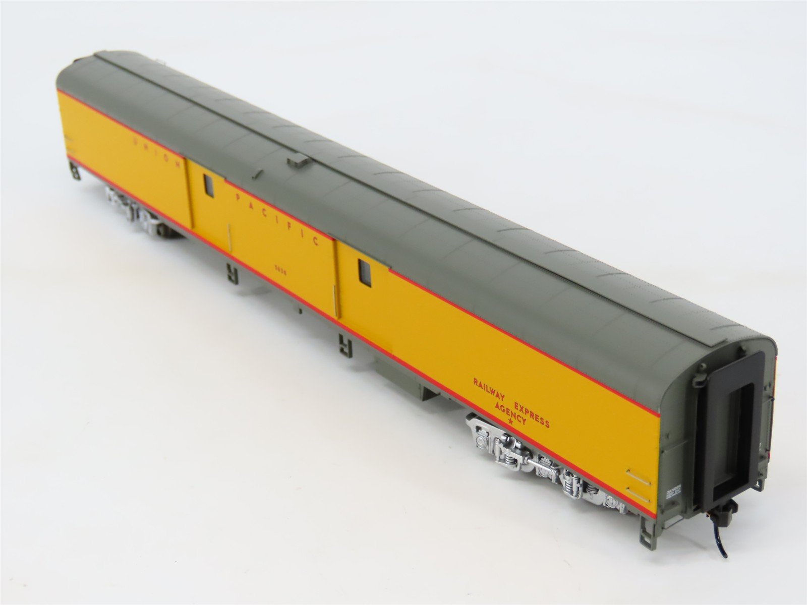 HO Walthers Proto 920-9560 UP Union Pacific ACF 85' REA Baggage Passenger #5638