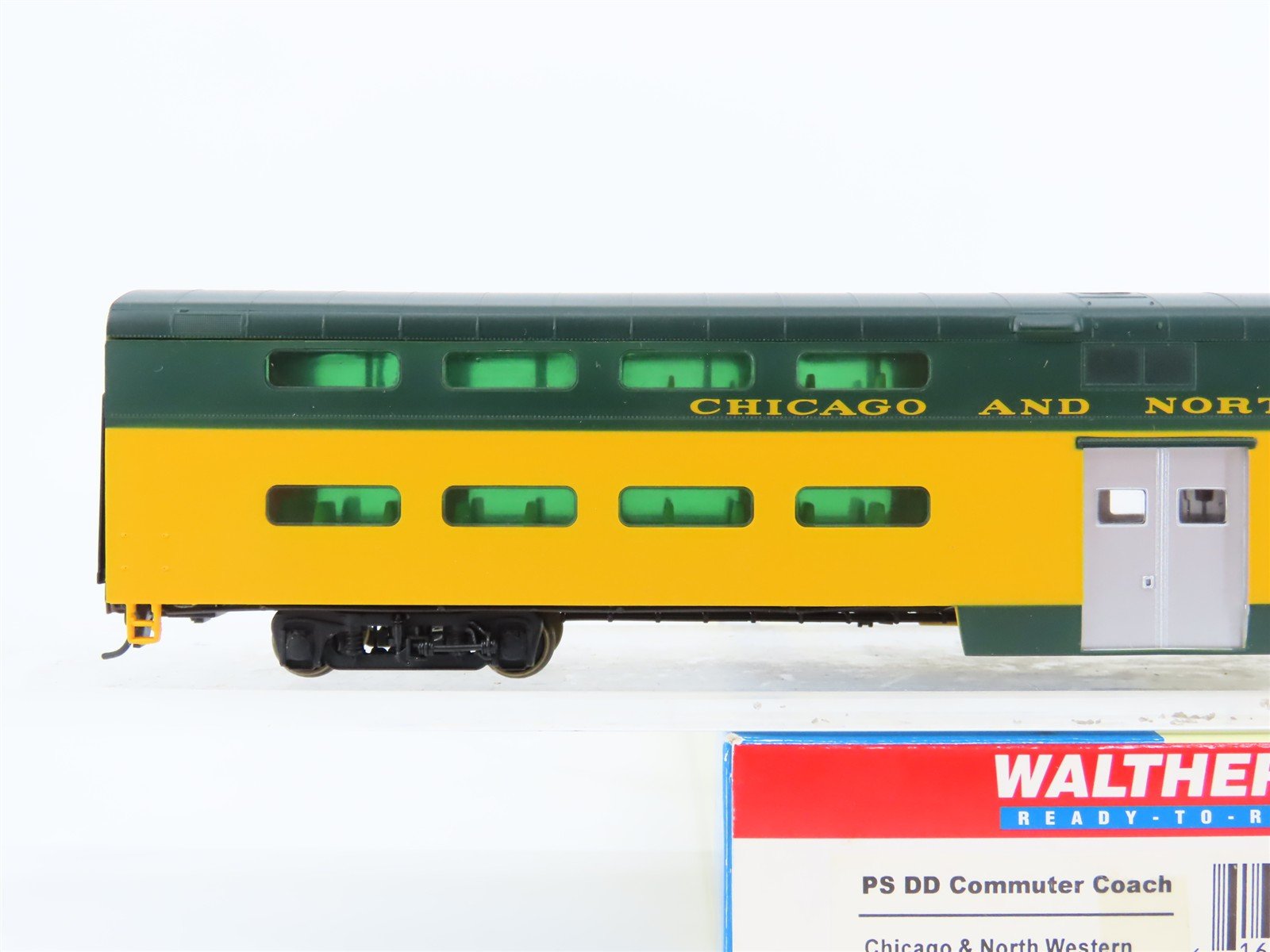 HO Scale Walthers 932-6251 CNW Double-Decker Commuter Coach Passenger Car