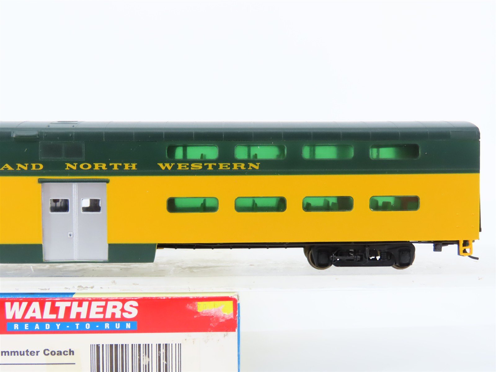 HO Scale Walthers 932-6251 CNW Double-Decker Commuter Coach Passenger Car