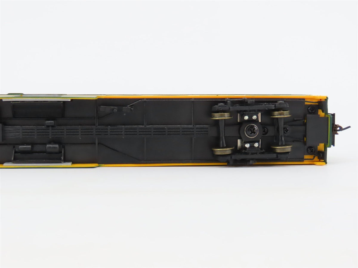 HO Scale Walthers 932-6251 CNW Double-Decker Commuter Coach Passenger Car