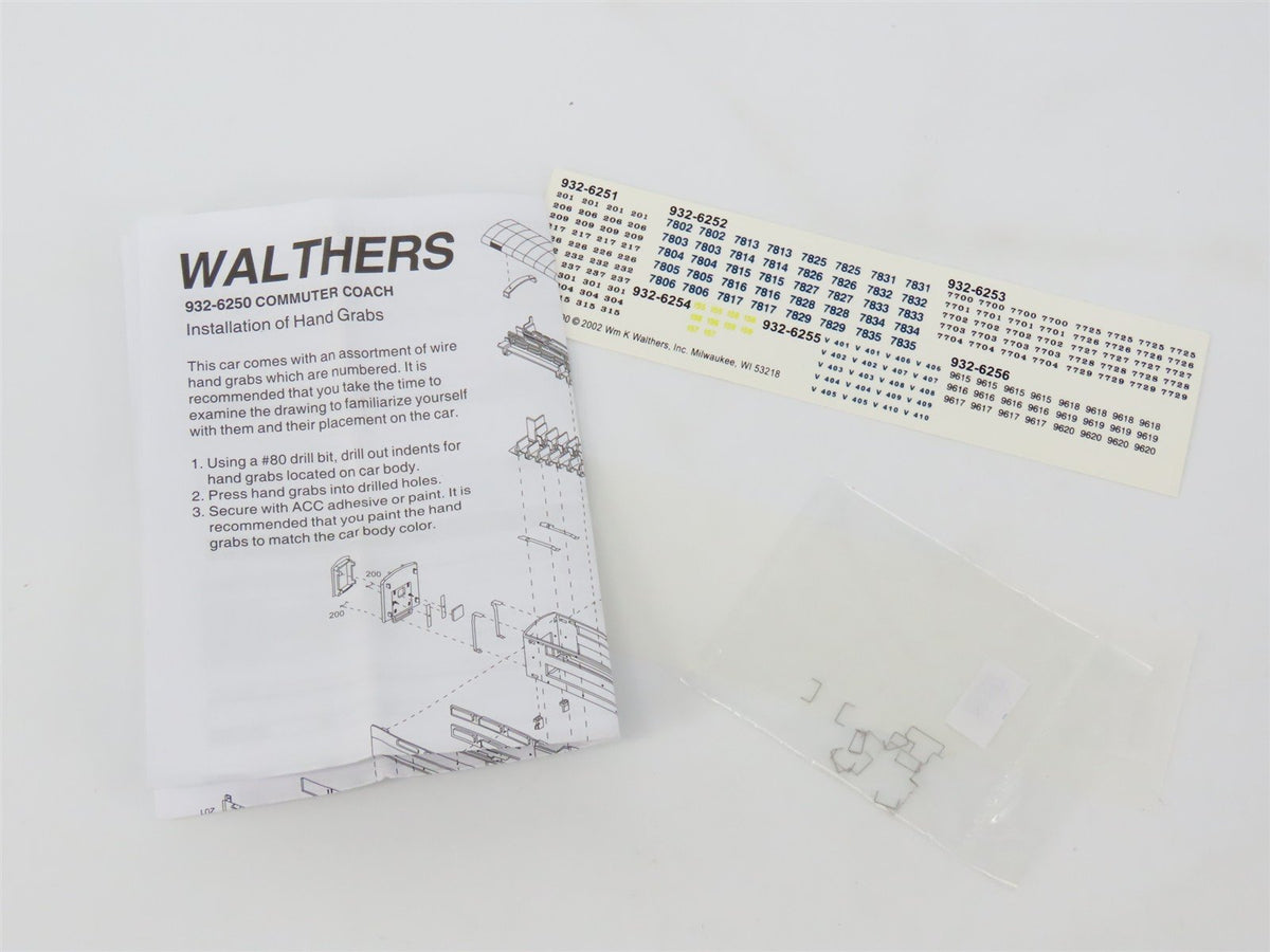 HO Scale Walthers 932-6251 CNW Double-Decker Commuter Coach Passenger Car