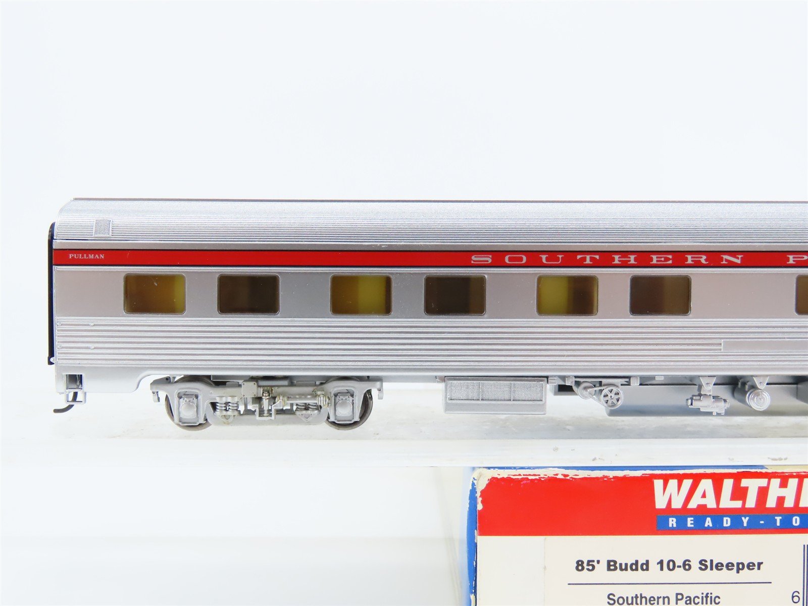 HO Scale Walthers 932-6353 SP Southern Pacific 85' Budd 10-6 Sleeper Passenger