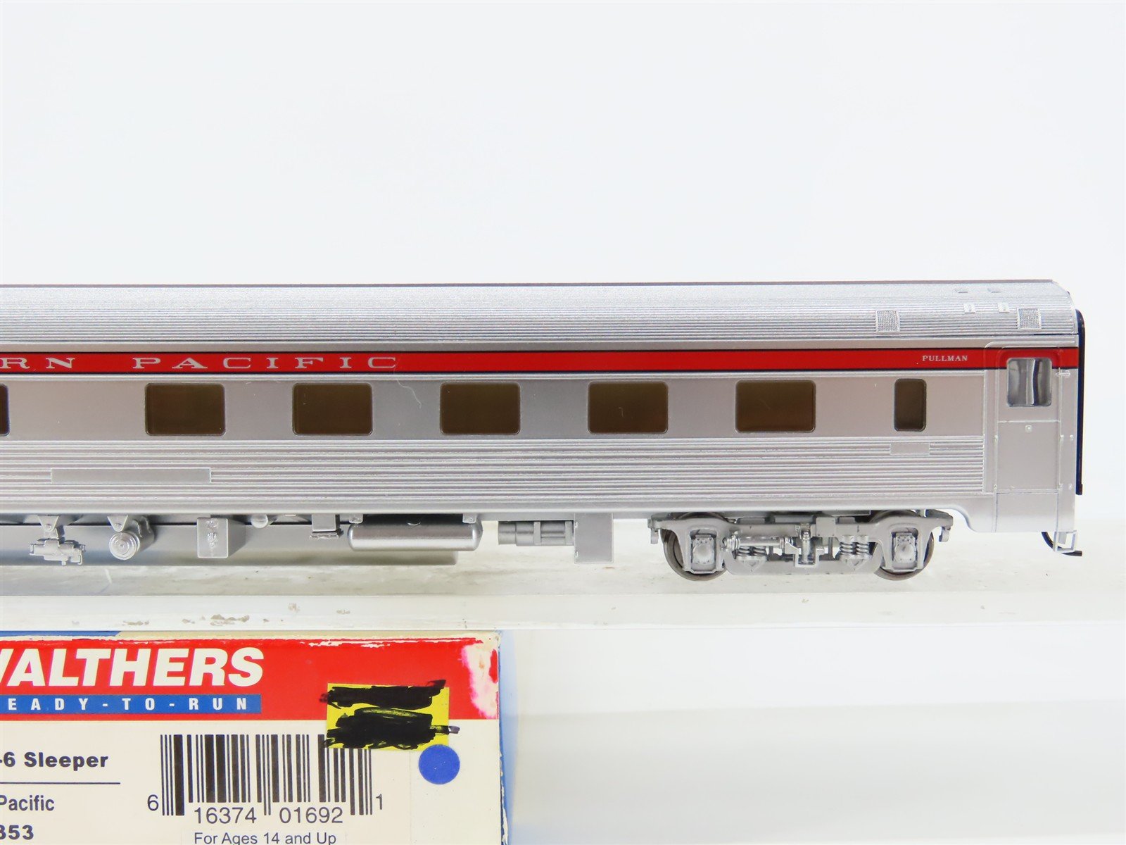 HO Scale Walthers 932-6353 SP Southern Pacific 85' Budd 10-6 Sleeper Passenger