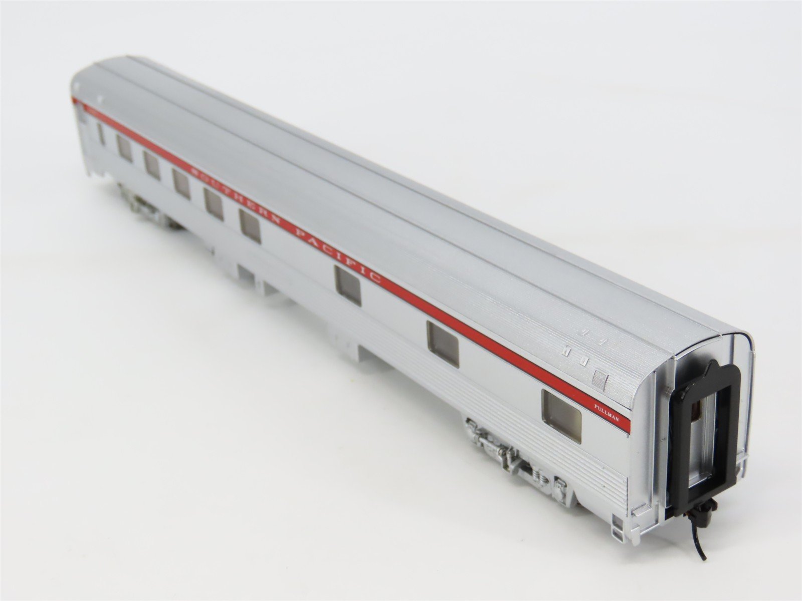 HO Scale Walthers 932-6353 SP Southern Pacific 85' Budd 10-6 Sleeper Passenger