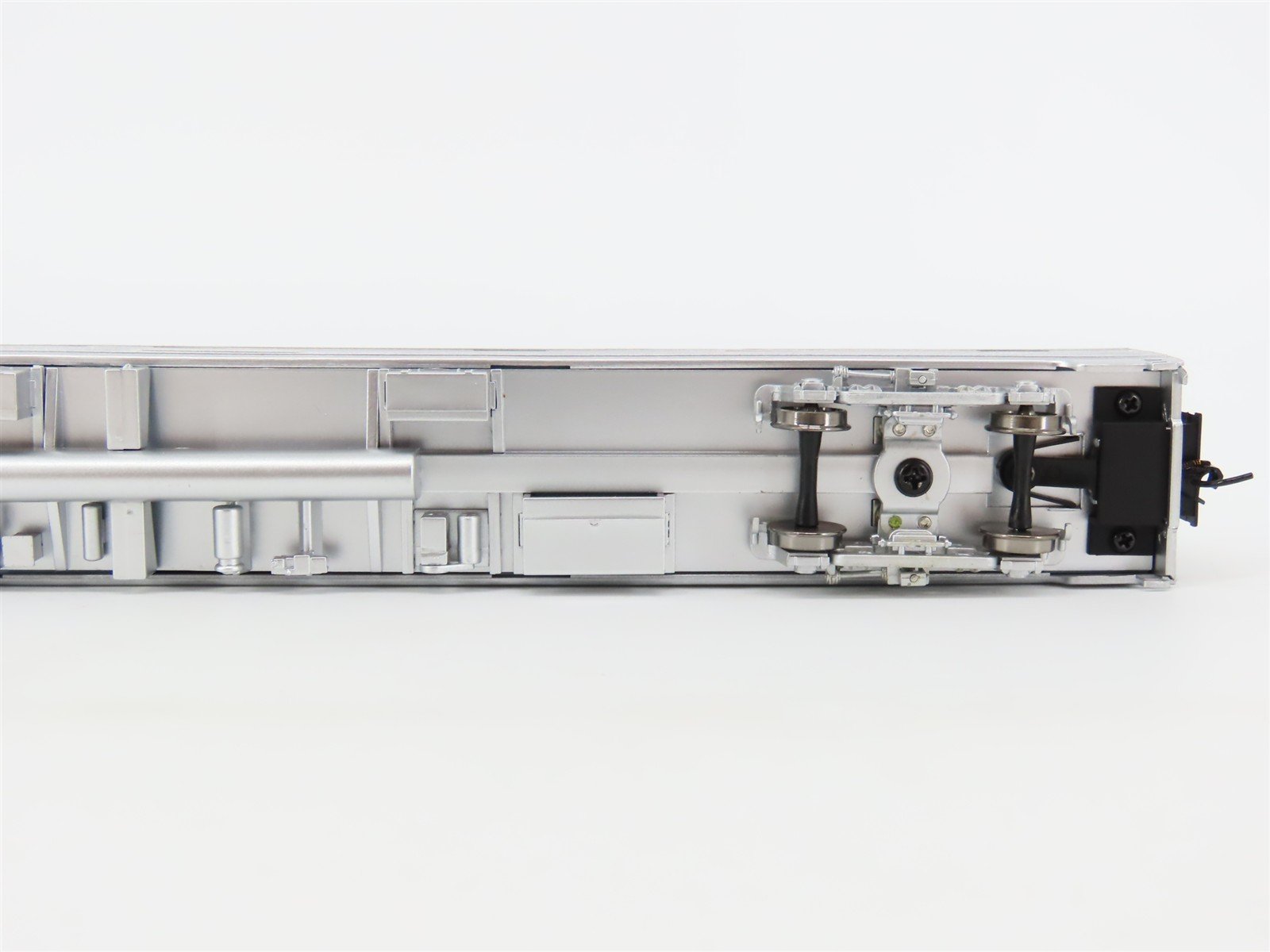 HO Scale Walthers 932-6353 SP Southern Pacific 85' Budd 10-6 Sleeper Passenger