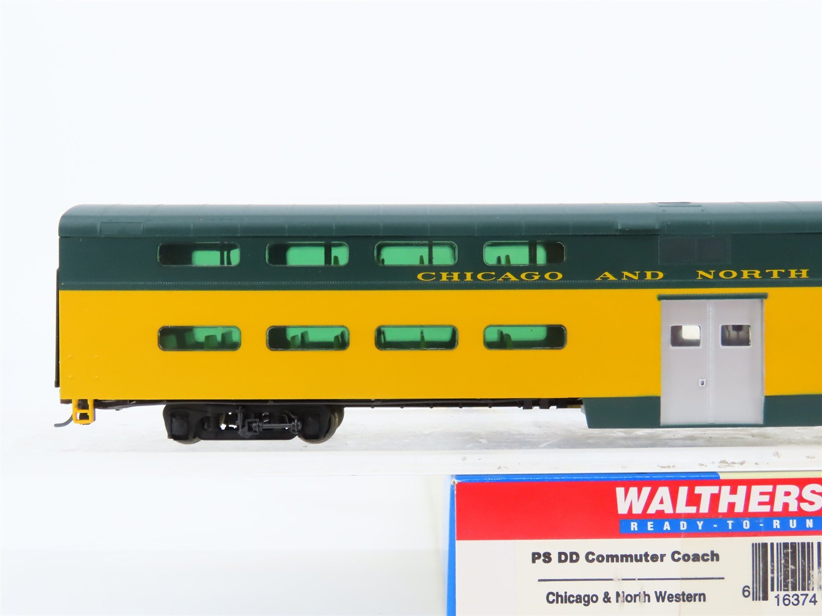 HO Scale Walthers 932-6251 CNW PS Double-Decker Commuter Coach Passenger Car