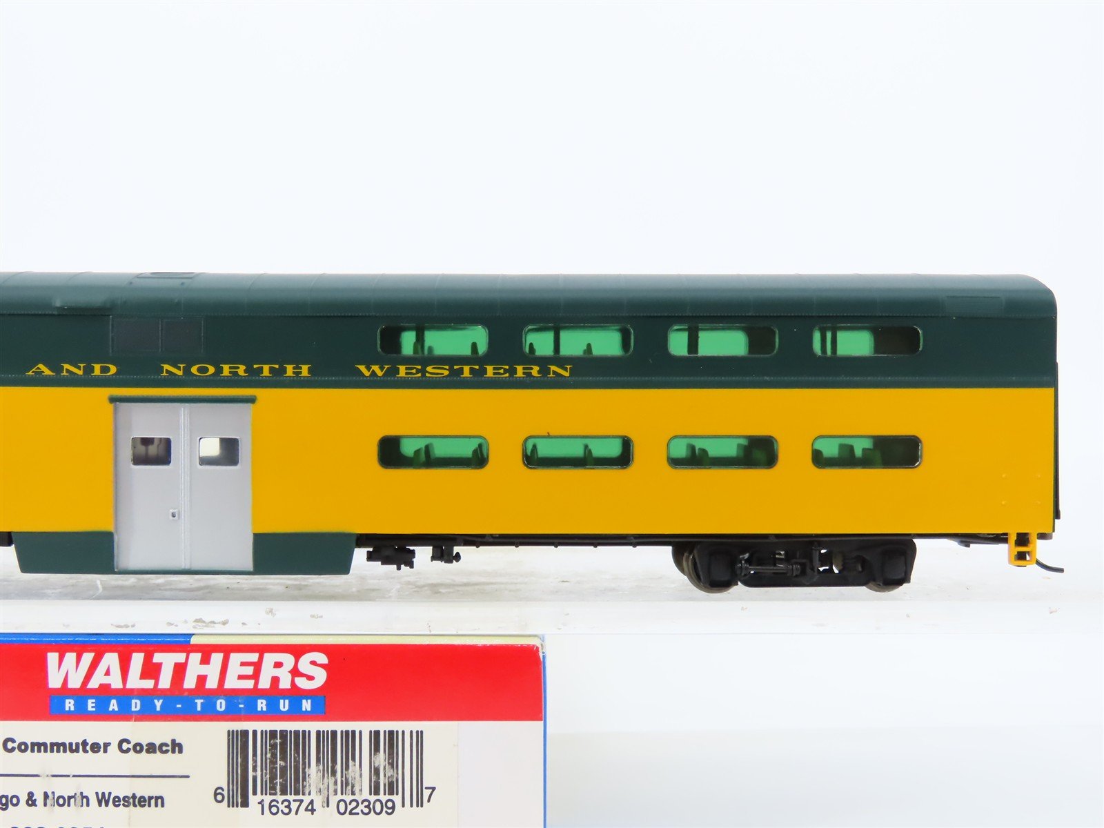HO Scale Walthers 932-6251 CNW PS Double-Decker Commuter Coach Passenger Car