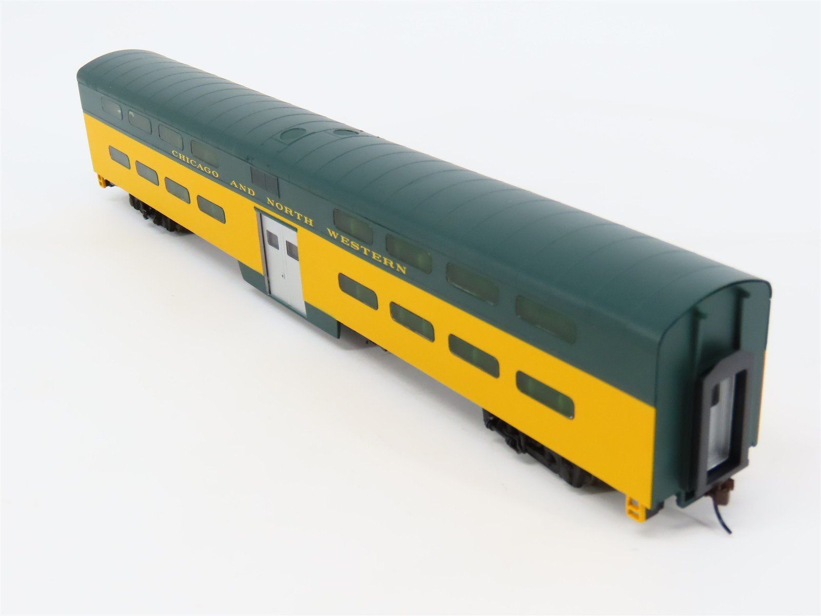 HO Scale Walthers 932-6251 CNW PS Double-Decker Commuter Coach Passenger Car