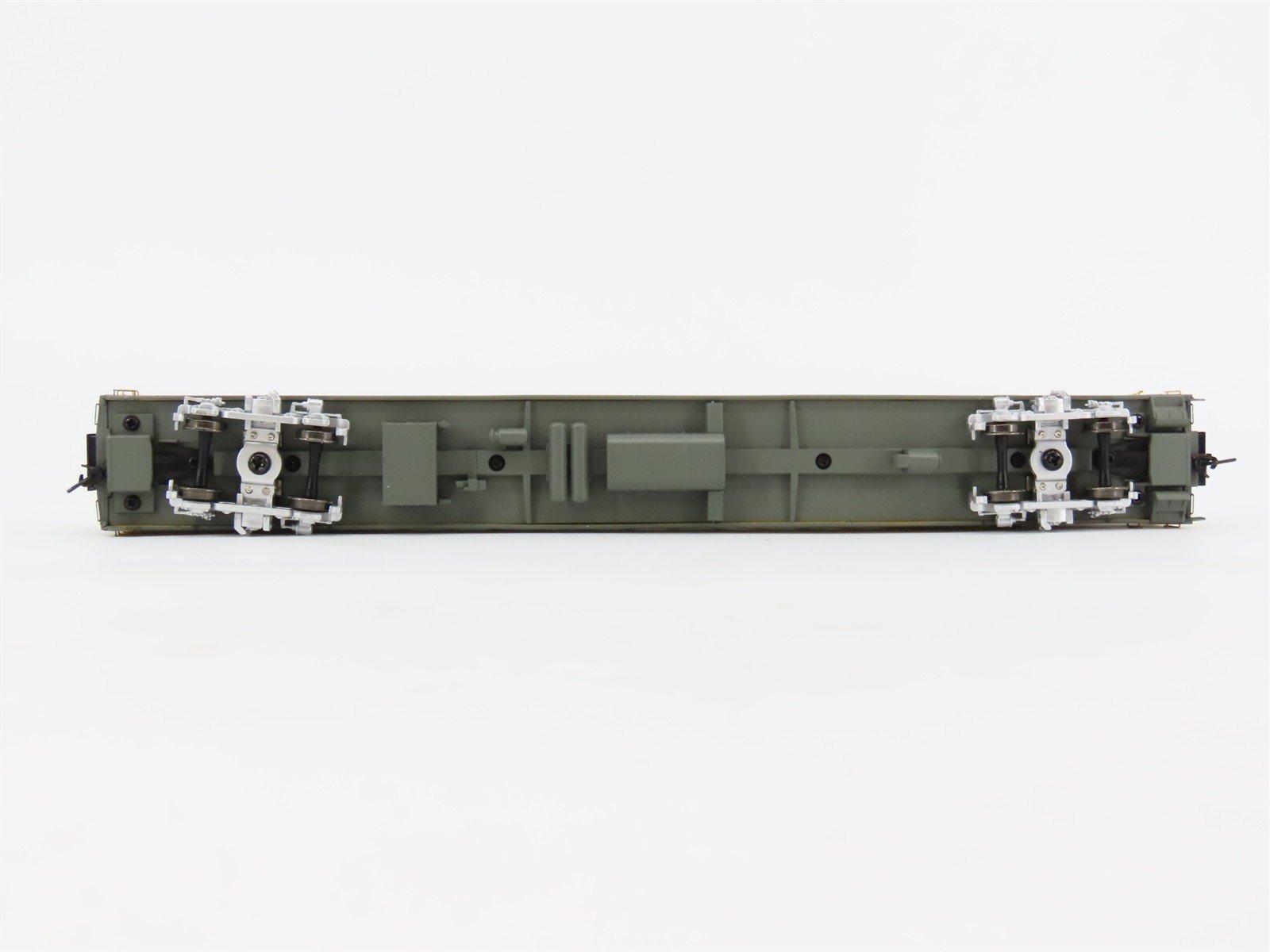 HO Walthers Proto 920-9150 MILW Hiawatha 85' Coach Passenger #513 w/ Lighting