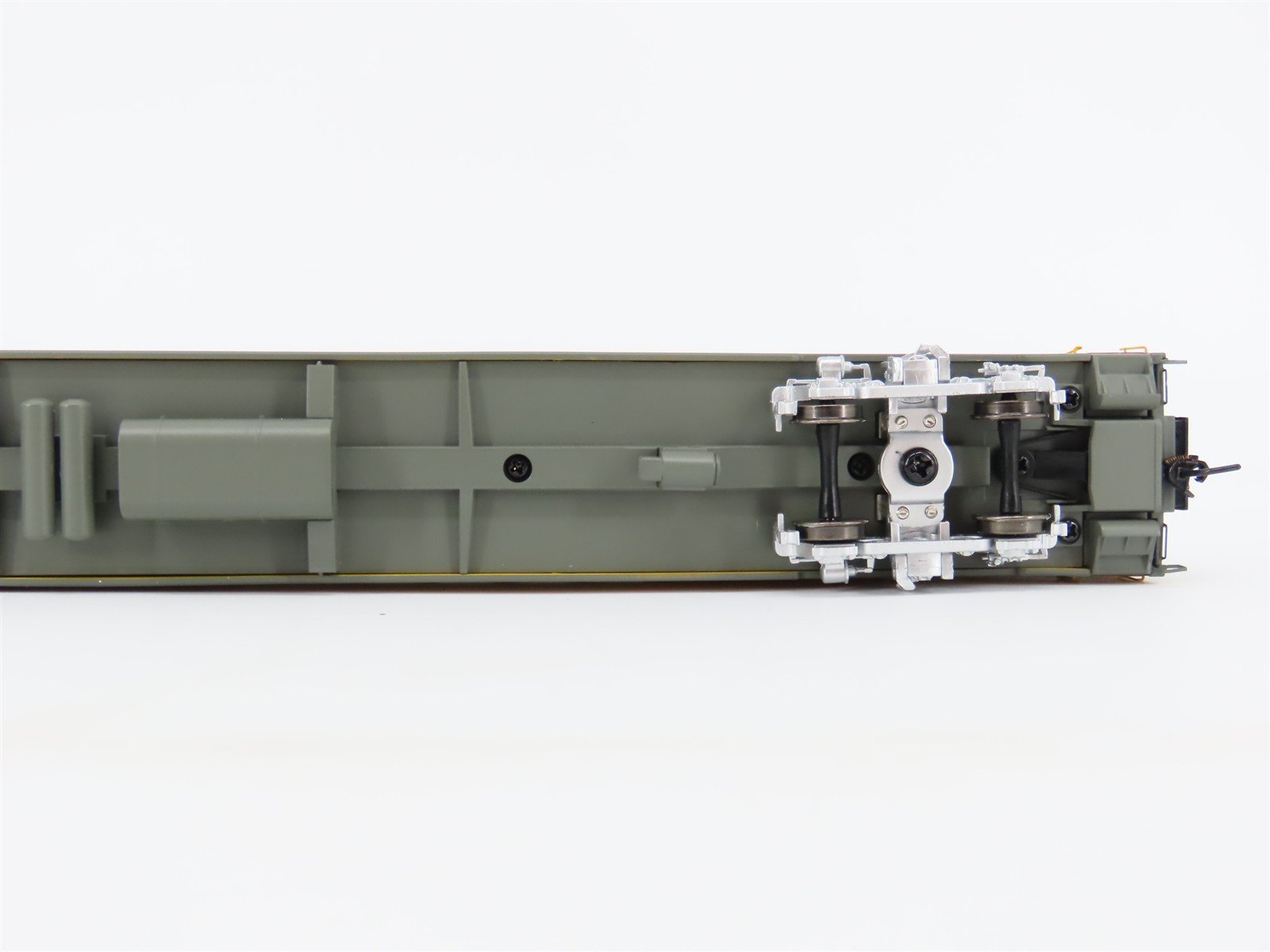 HO Walthers Proto 920-9150 MILW Hiawatha 85' Coach Passenger #513 w/ Lighting