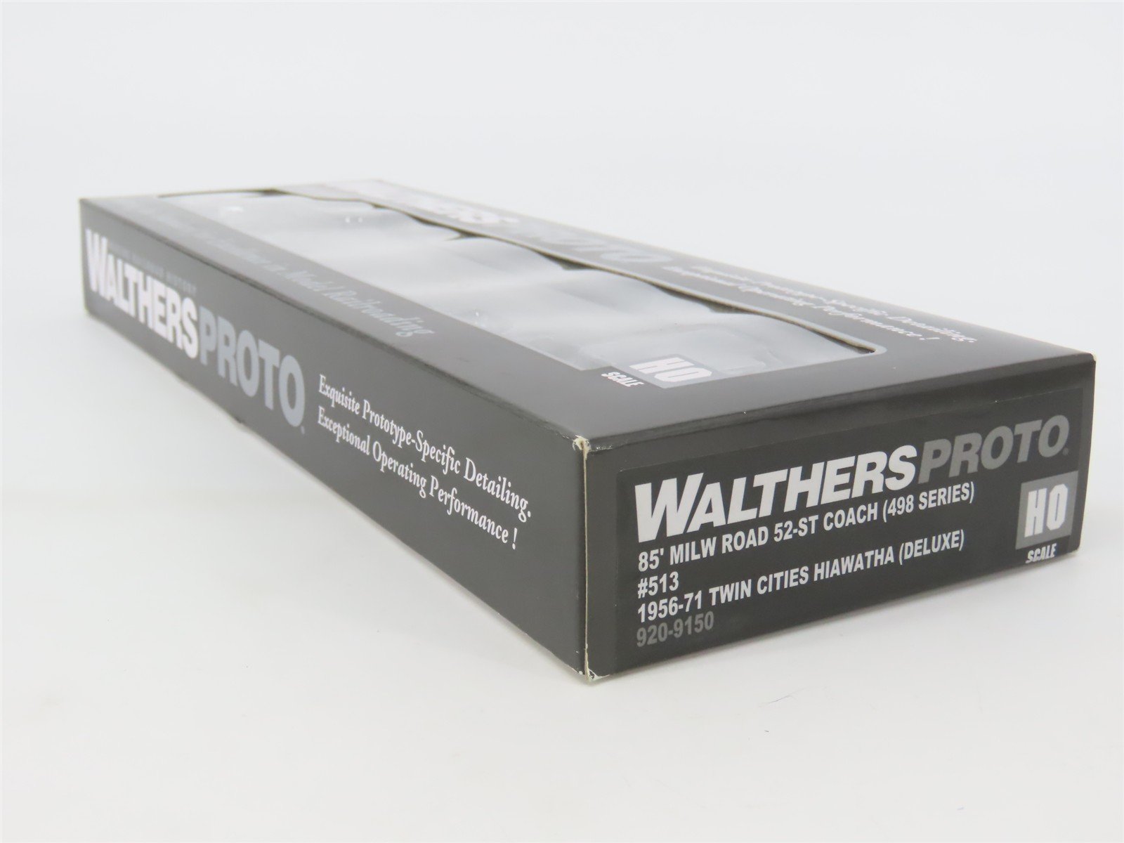 HO Walthers Proto 920-9150 MILW Hiawatha 85' Coach Passenger #513 w/ Lighting