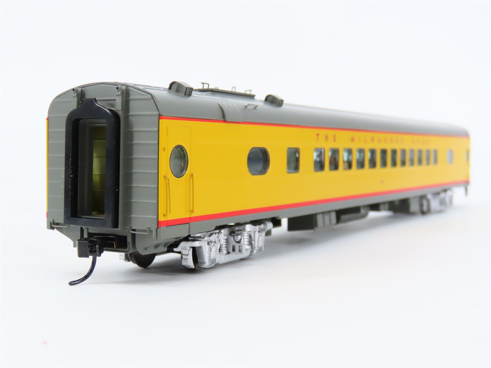 HO Walthers Proto 920-9143 MILW Hiawatha 85' Coach Passenger #540 w/ Lighting