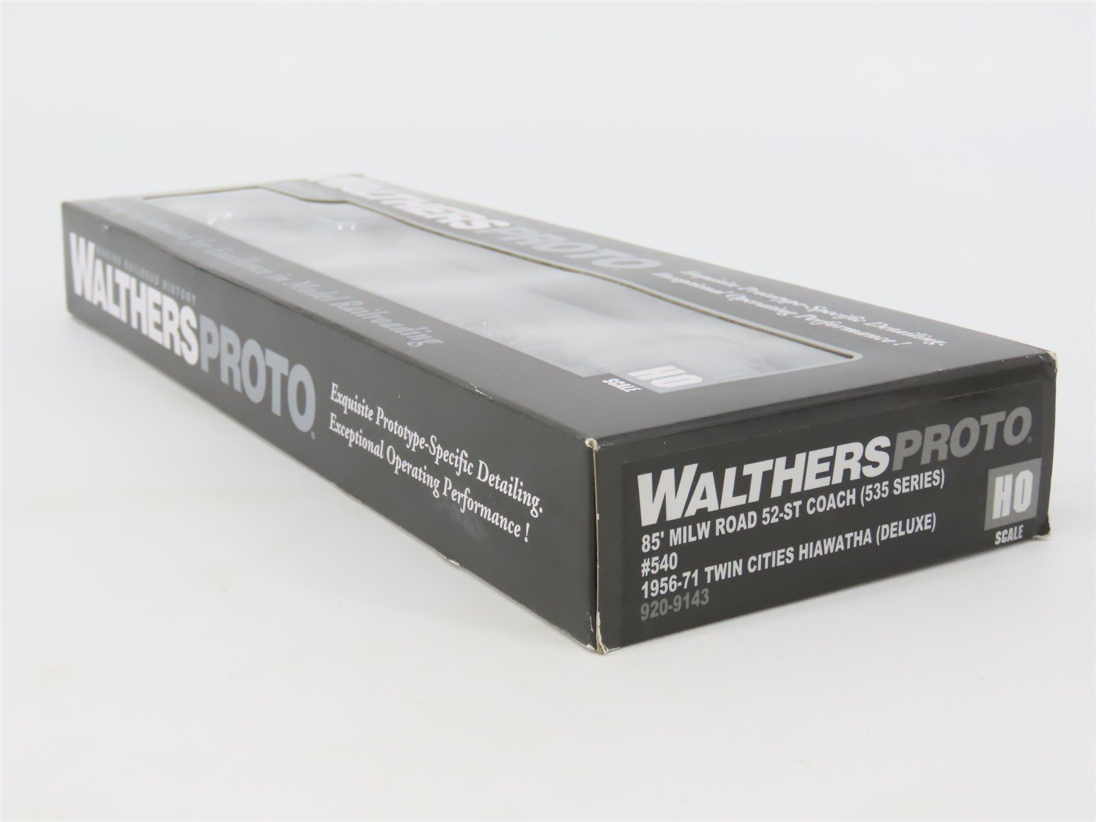 HO Walthers Proto 920-9143 MILW Hiawatha 85' Coach Passenger #540 w/ Lighting