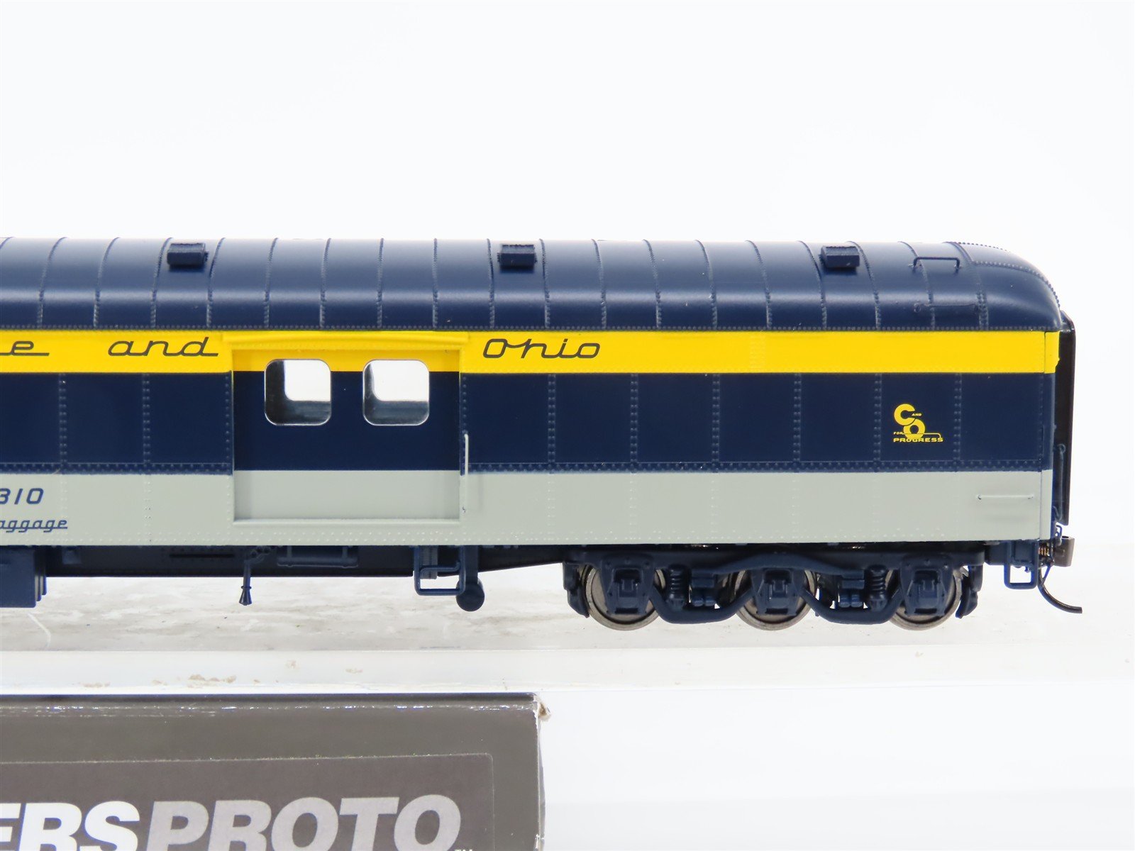HO Walthers Proto 920-17505 C&O Chesapeake & Ohio 70' Baggage Passenger #310