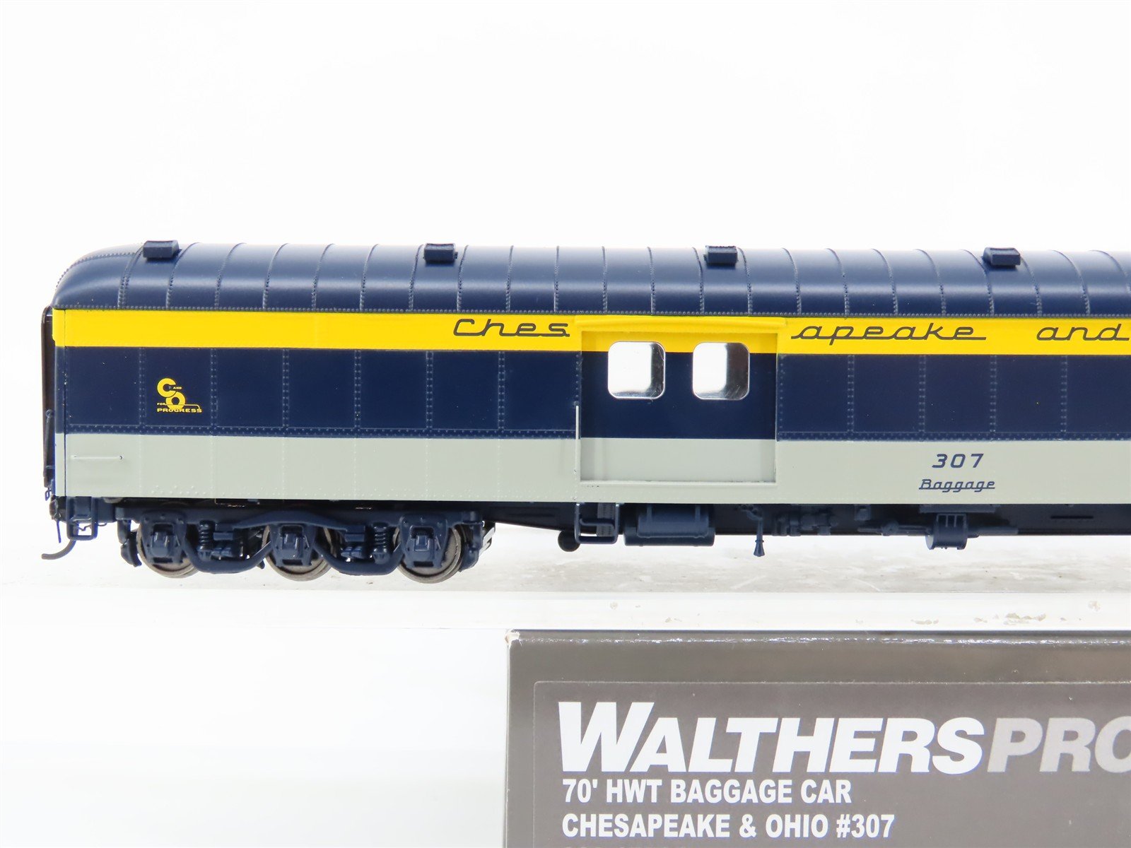 HO Walthers Proto 920-17504 C&O Chesapeake & Ohio 70' Baggage Passenger #307