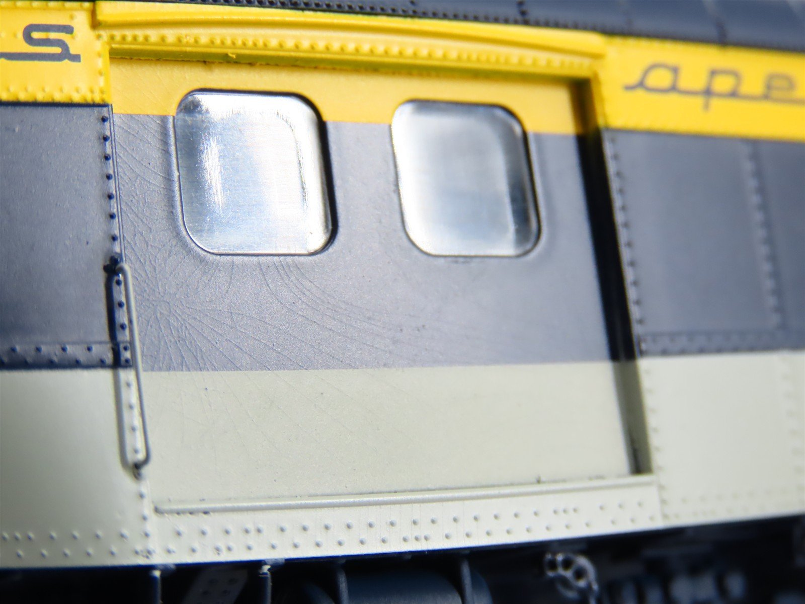 HO Walthers Proto 920-17504 C&O Chesapeake & Ohio 70' Baggage Passenger #307