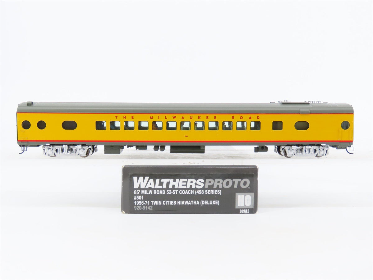 HO Walthers Proto 920-9142 MILW Hiawatha 85&#39; Coach Passenger #501 w/ Lighting