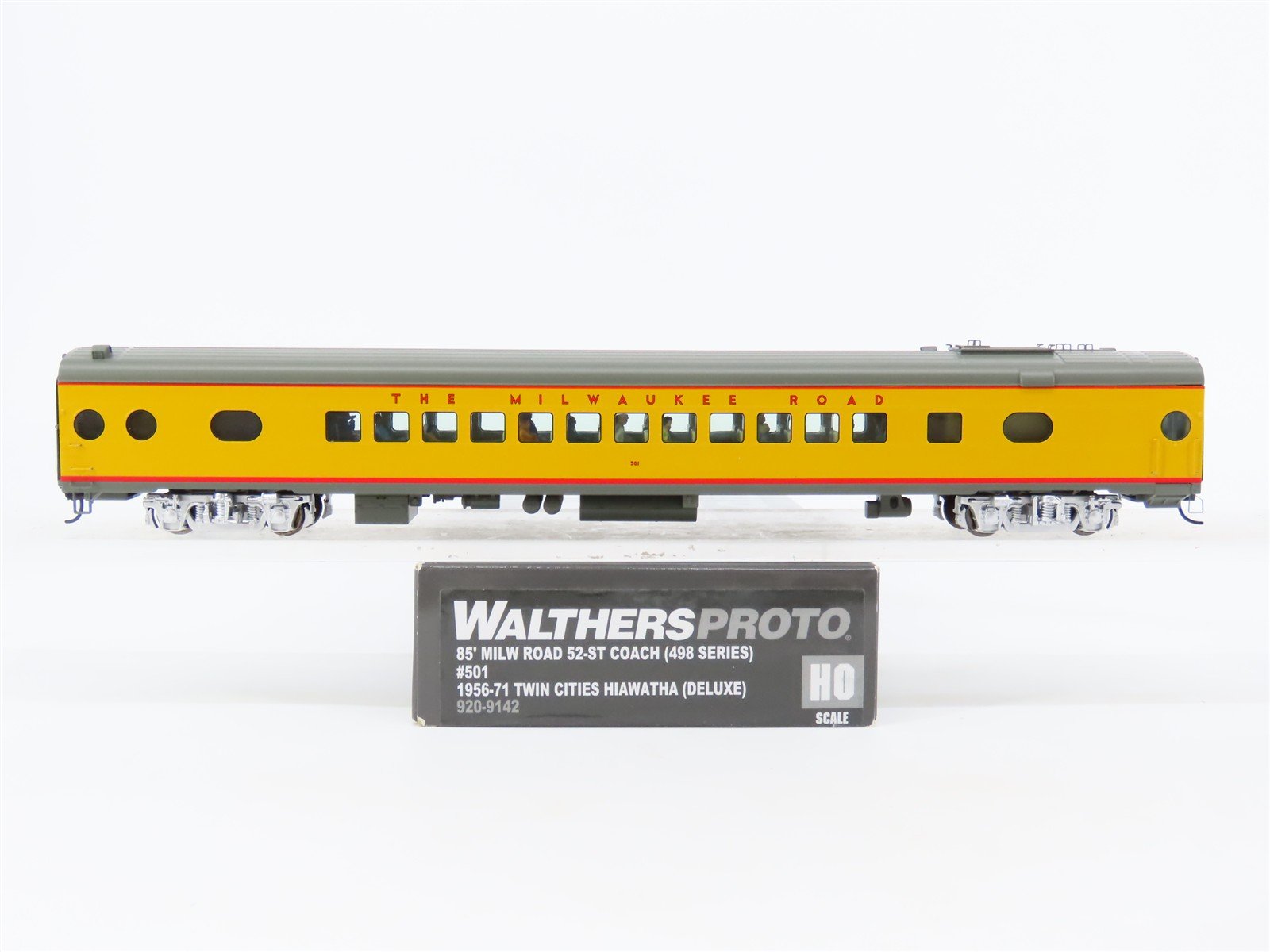 HO Walthers Proto 920-9142 MILW Hiawatha 85' Coach Passenger #501 w/ Lighting