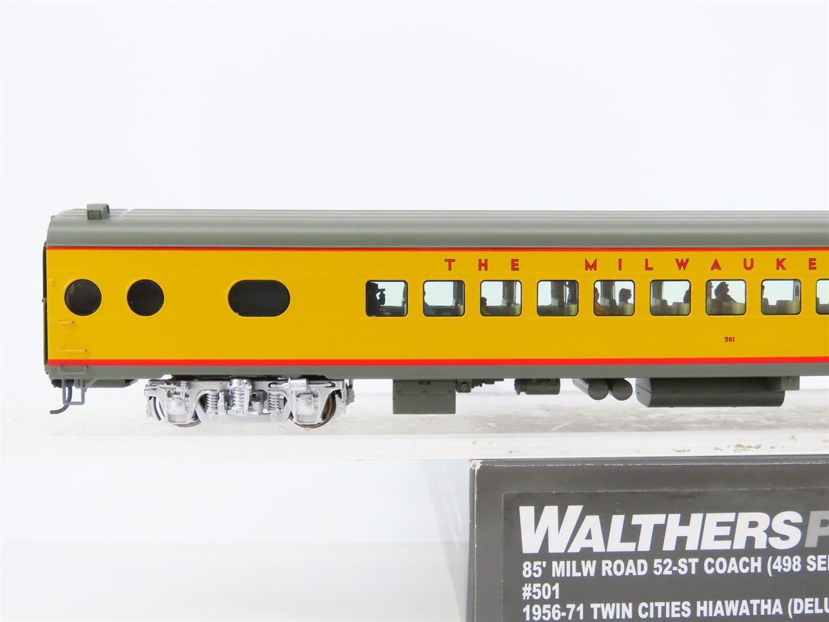 HO Walthers Proto 920-9142 MILW Hiawatha 85&#39; Coach Passenger #501 w/ Lighting