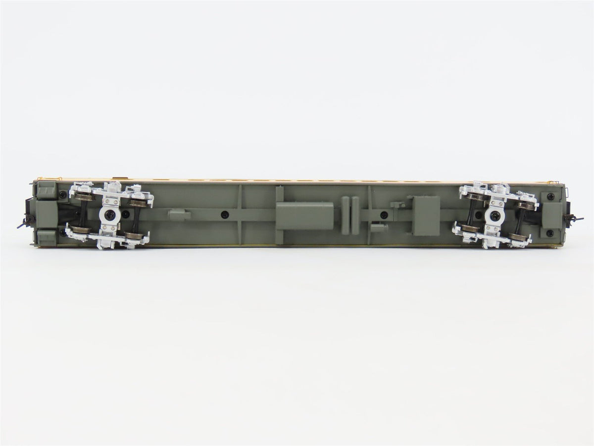 HO Walthers Proto 920-9142 MILW Hiawatha 85&#39; Coach Passenger #501 w/ Lighting