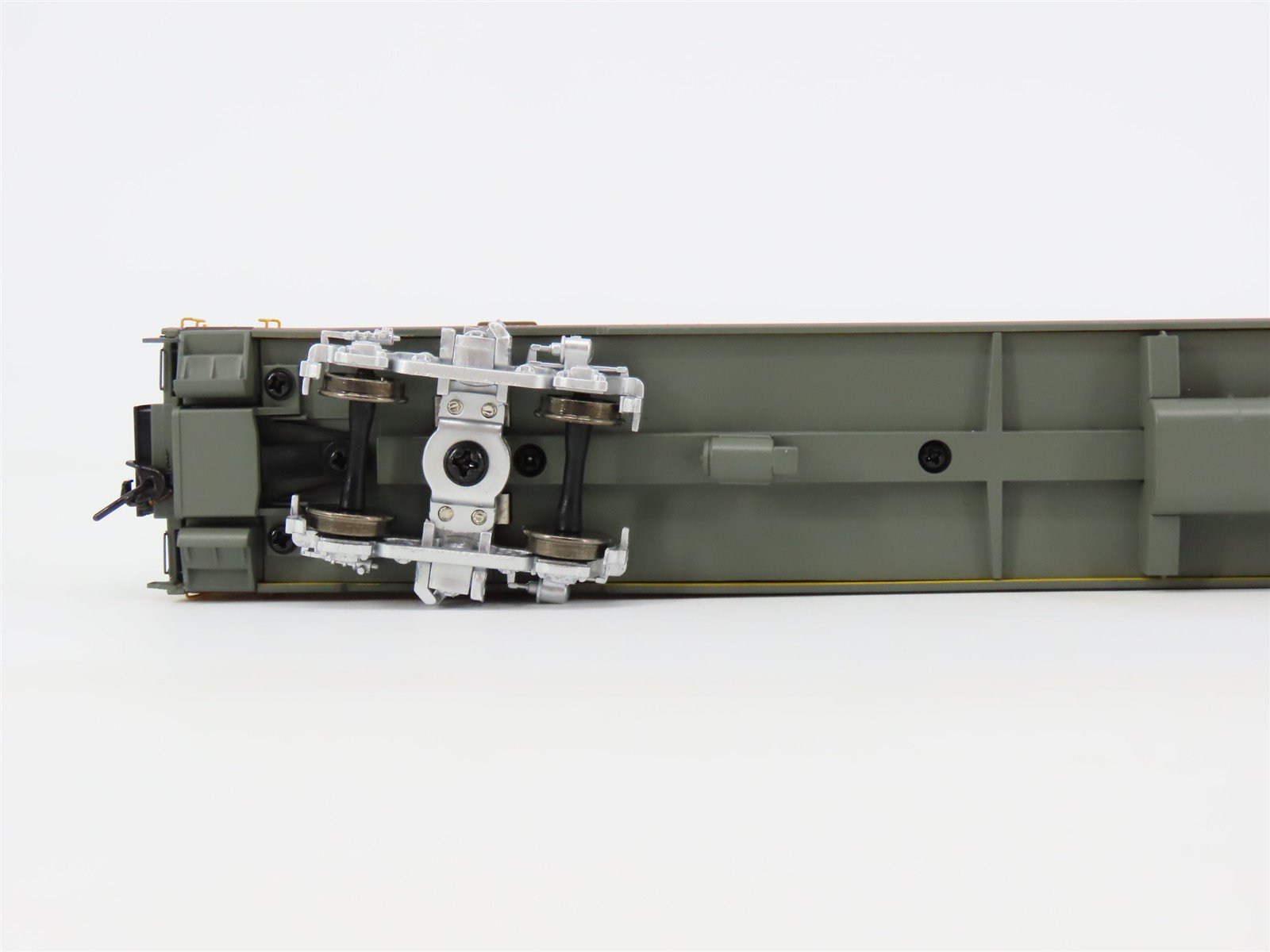 HO Walthers Proto 920-9142 MILW Hiawatha 85' Coach Passenger #501 w/ Lighting