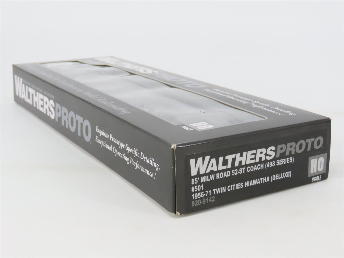 HO Walthers Proto 920-9142 MILW Hiawatha 85&#39; Coach Passenger #501 w/ Lighting